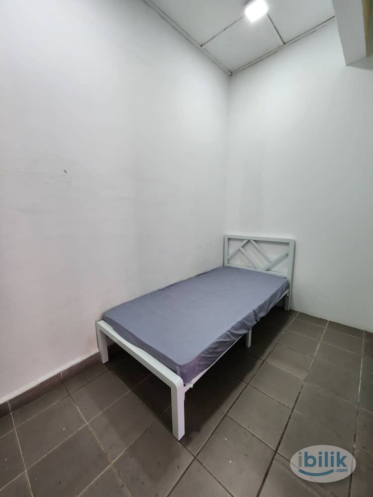 HOT PROMO NOVEMBER🔥ZERO DEPOSIT‼️ Middle Room for Rent at Kota Kemuning near Main Place mall - Image 1