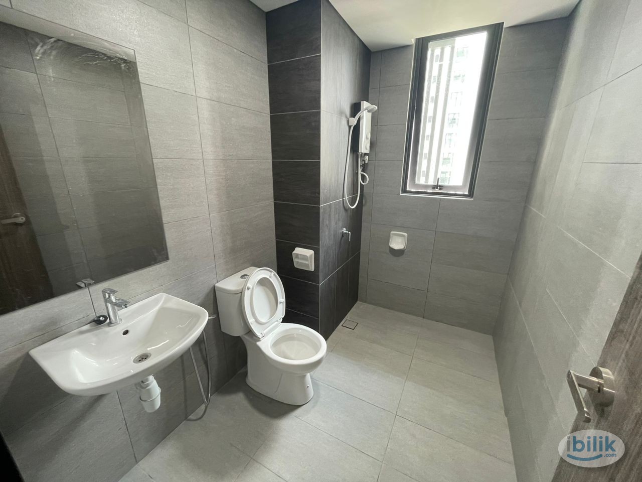 (Female Only) Single Room at Edumetro @ USJ 1(With Attached Balcony) - Image 3