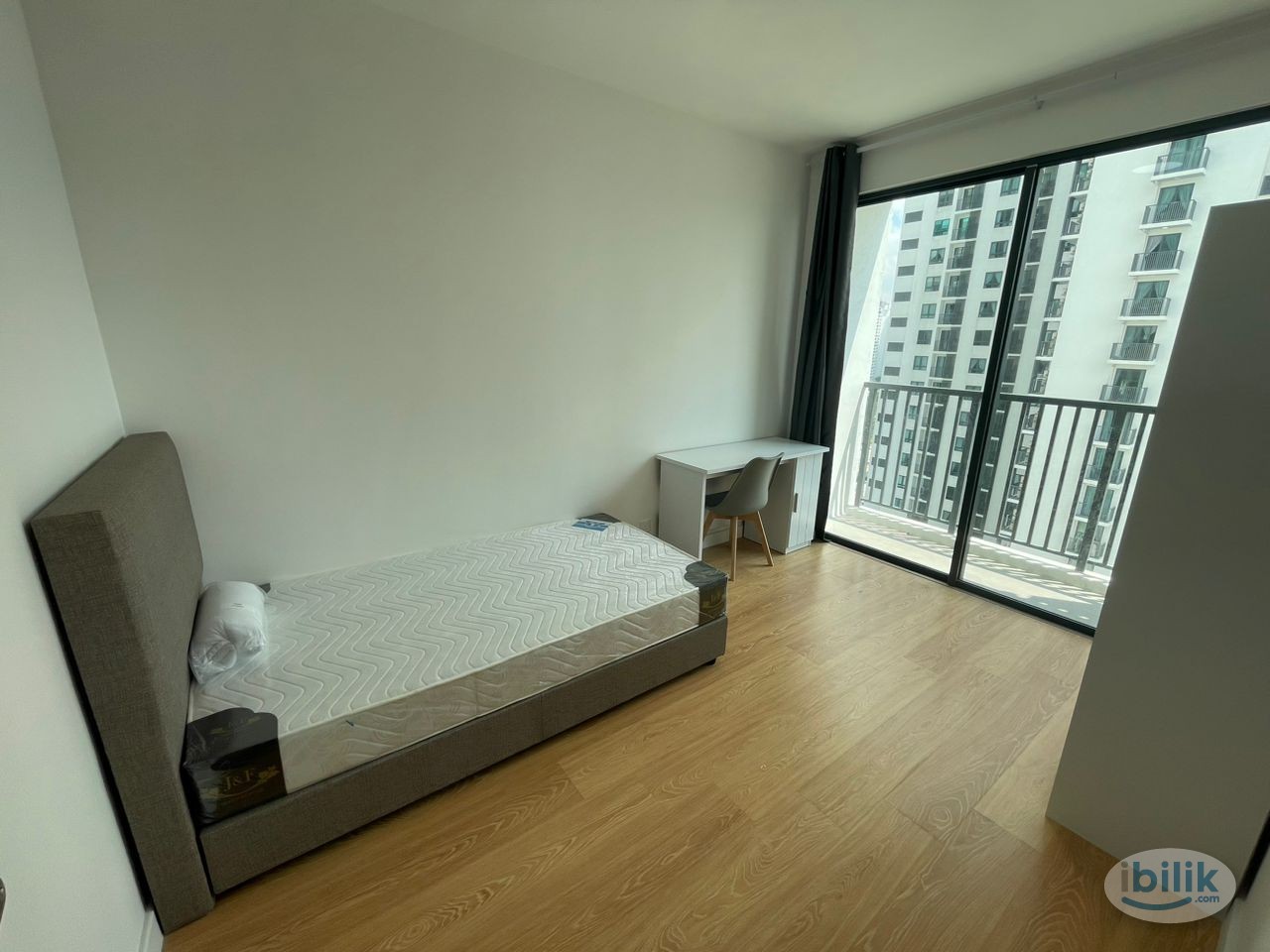 (Female Only) Single Room at Edumetro @ USJ 1(With Attached Balcony) - Image 1