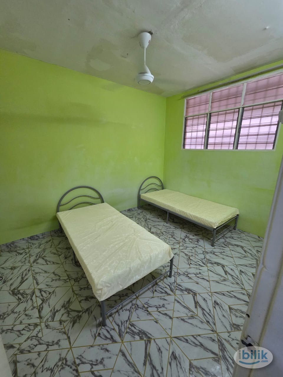 Bilik sewa lelaki desa mentari - Image 2