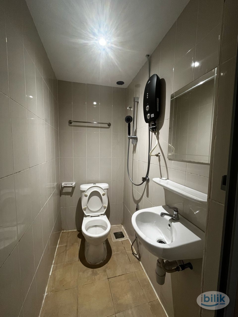 💼 “Work & Study Hub: Room in Kepong – 15 Min to KLCC, 5 Min to Kepong Komuter + Promo Available - Image 1
