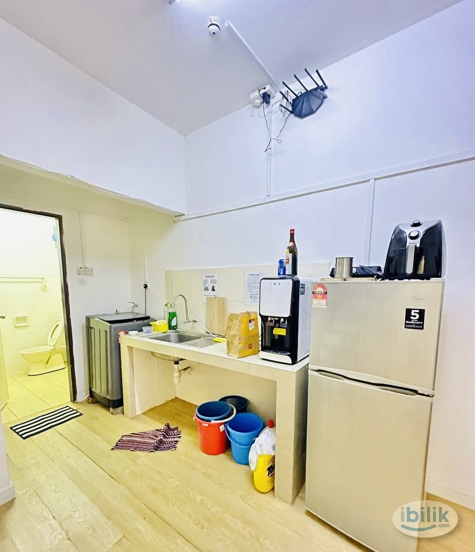 3 min walk LRT TAMAN PARAMOUNT Single Room at Taman Paramount, Petaling Jaya - Image 3