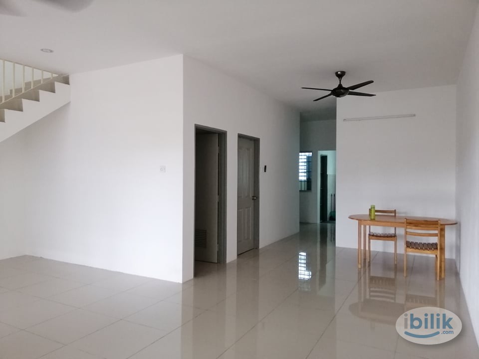 Middle Room at Ipoh, Perak - Image 1