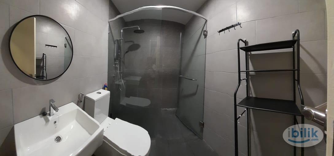 Master Room at Meta Residences Putra Permai, Seri Kembangan - Image 3
