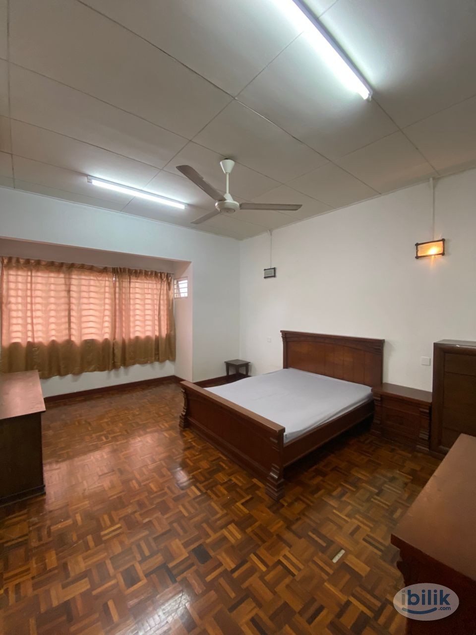 Fully-Furnished Master Room Queen bed with A/C & Window at Sepah Puteri 5/18 - Image 1