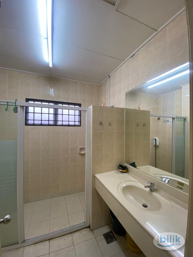 Master Room at Sepah Puteri, Kota Damansara📣 FREE WIFI - Image 3