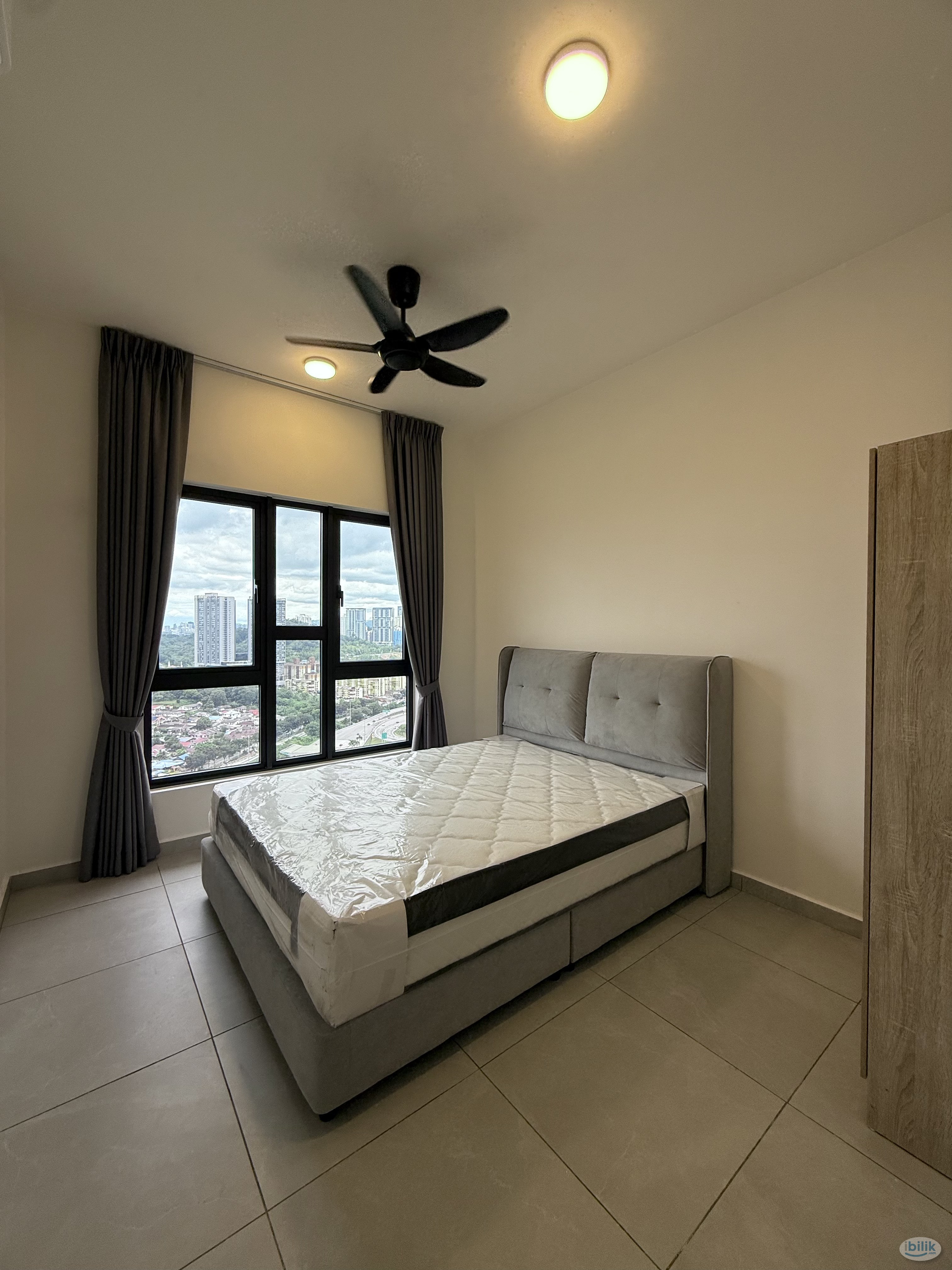 Master Room at D'IVO Residences by EXSIM, Old Klang Road - Image 4