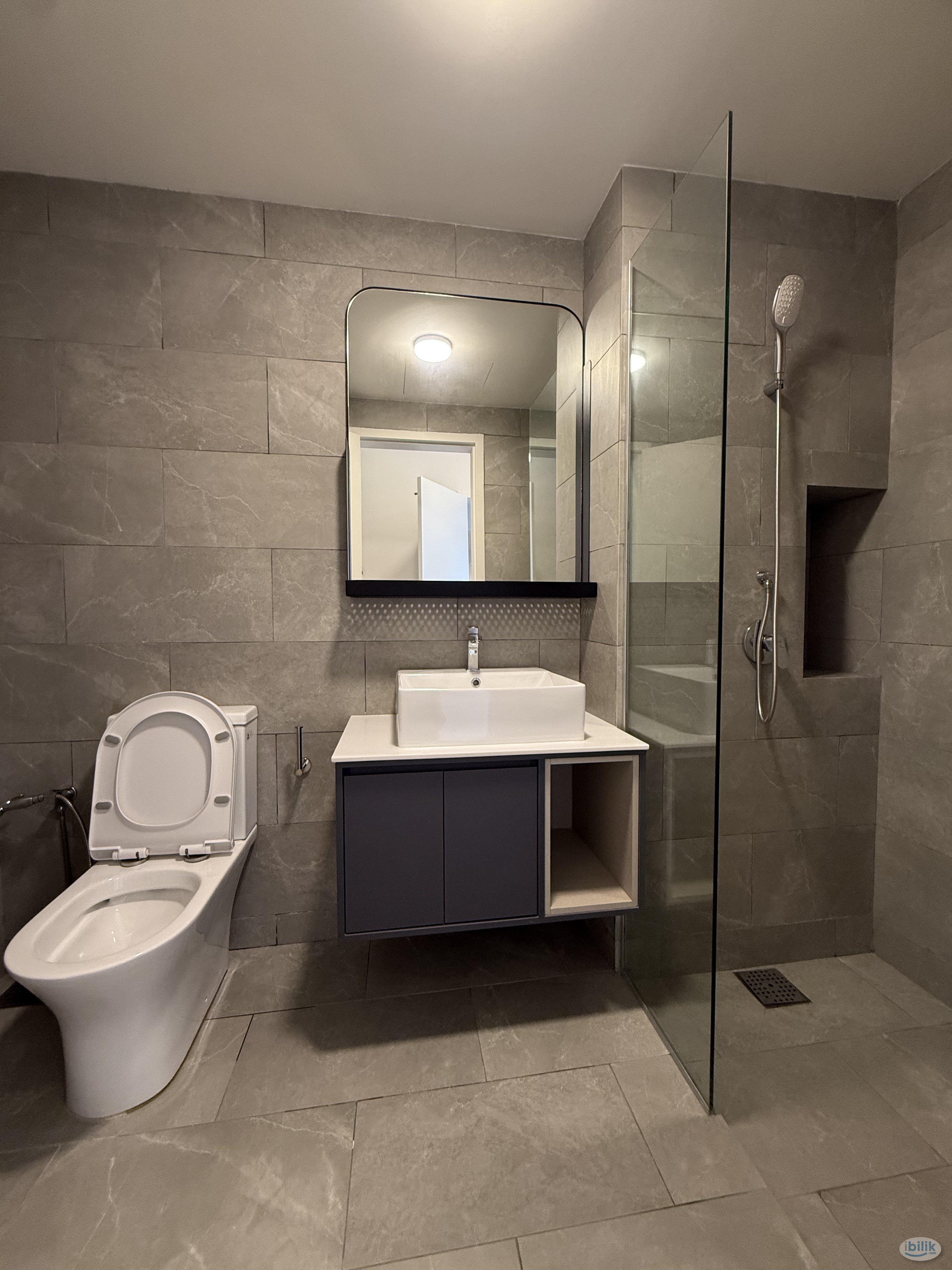 Master Room at D'IVO Residences by EXSIM, Old Klang Road - Image 5