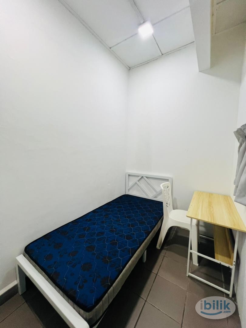 HOT PROMO & Zero Deposit Welcoming😊 🔥 Middle Room Rent at Kota Kemuning near Main Place Mall 🚗Fully Furnished & Wifi & W - Image 1