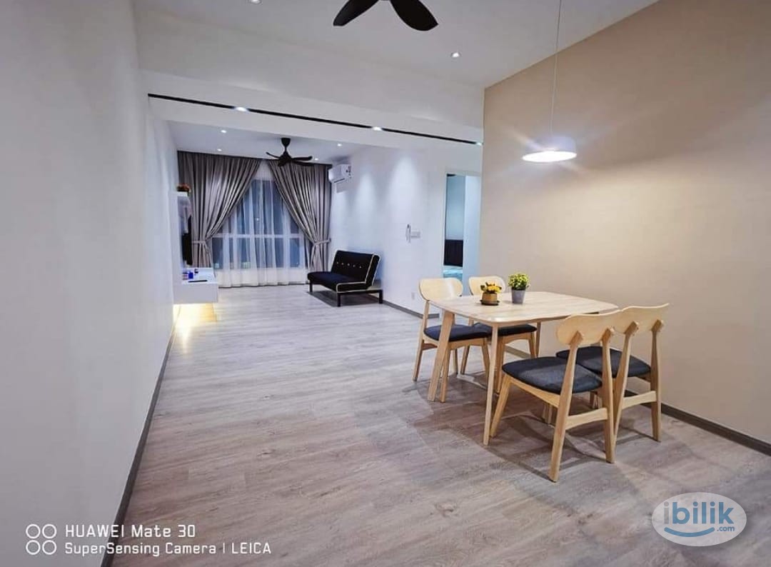 Master Room at I-Santorini, Tanjung Tokong - Image 5