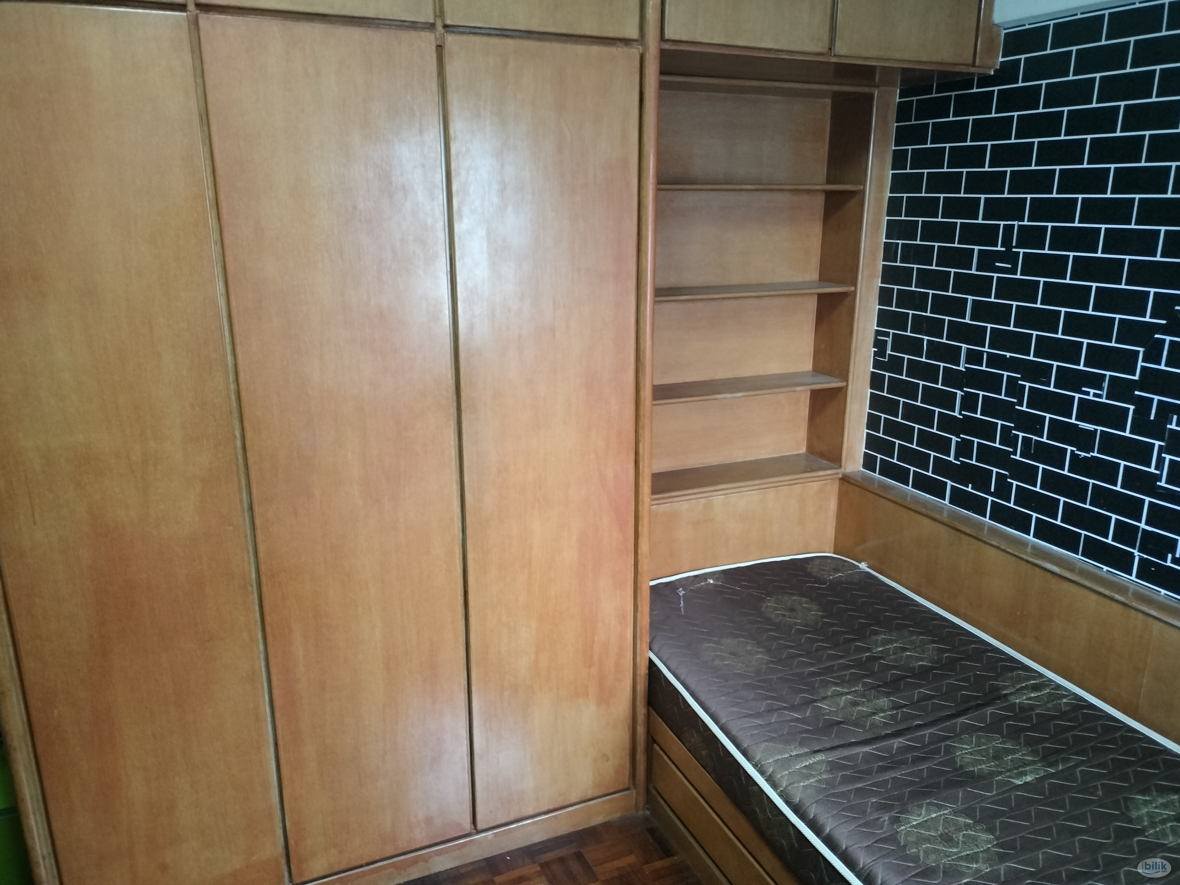 Middle Room at OG Heights, Taman Yarl - Image 2