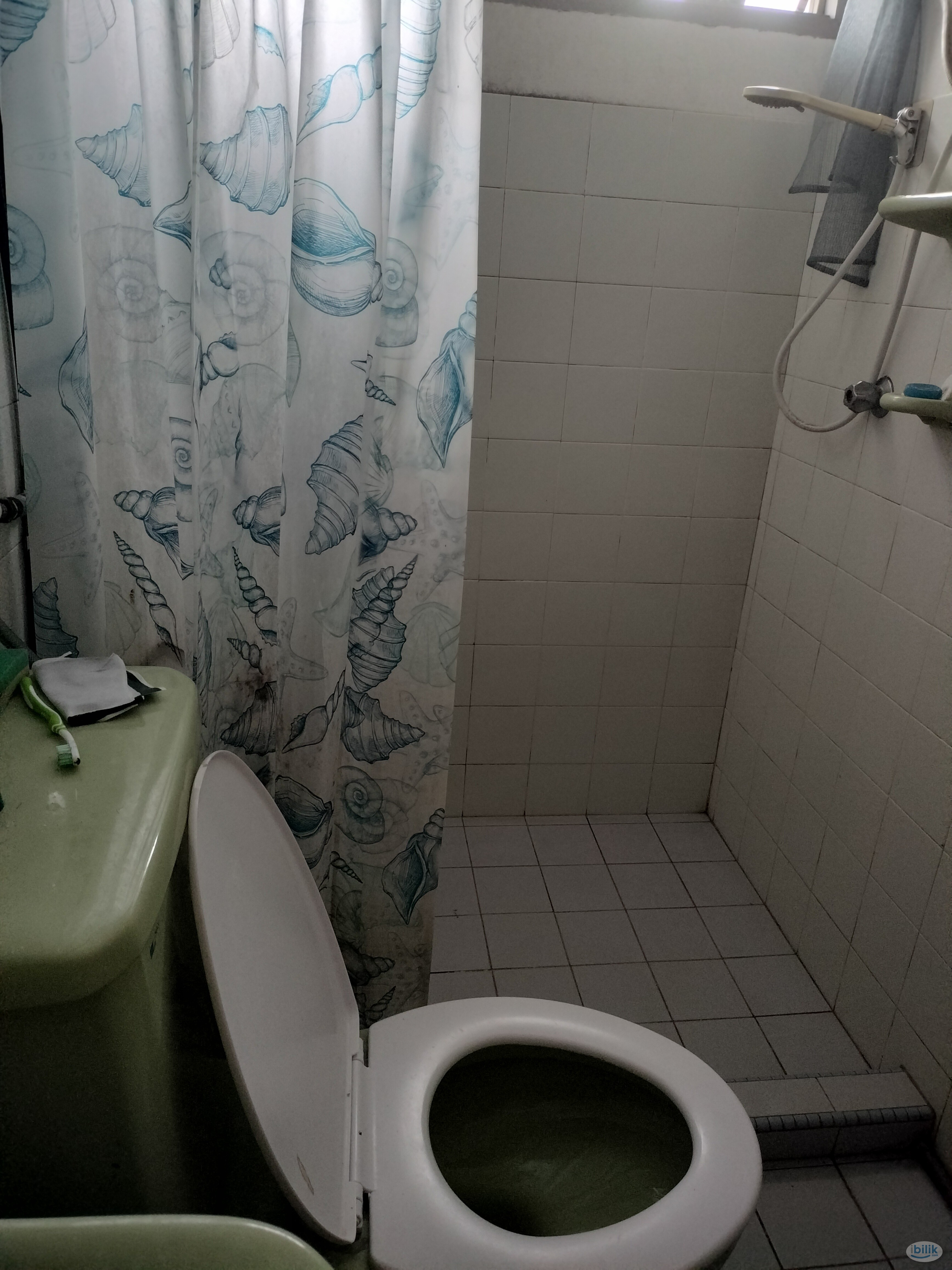 Middle Room at OG Heights, Taman Yarl - Image 4