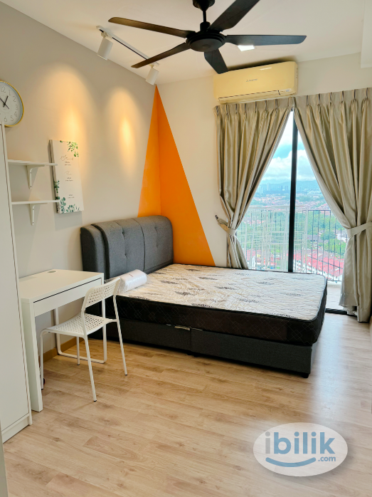 middle room female unit move in asap with balcony - Image 1