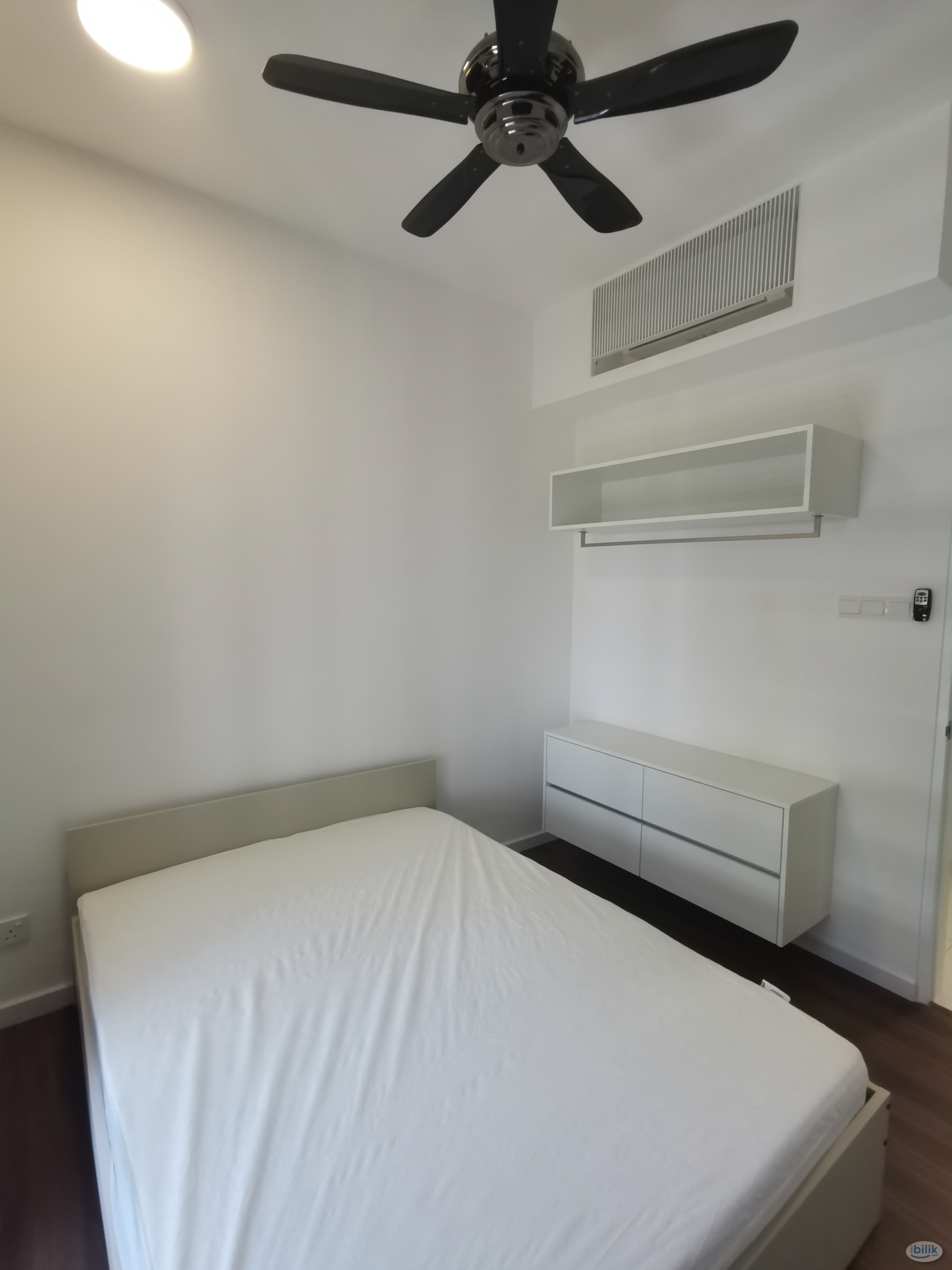 Vertu Resort Condo Aircond middle room include utilities share bathroom MIX GENDER - Image 2