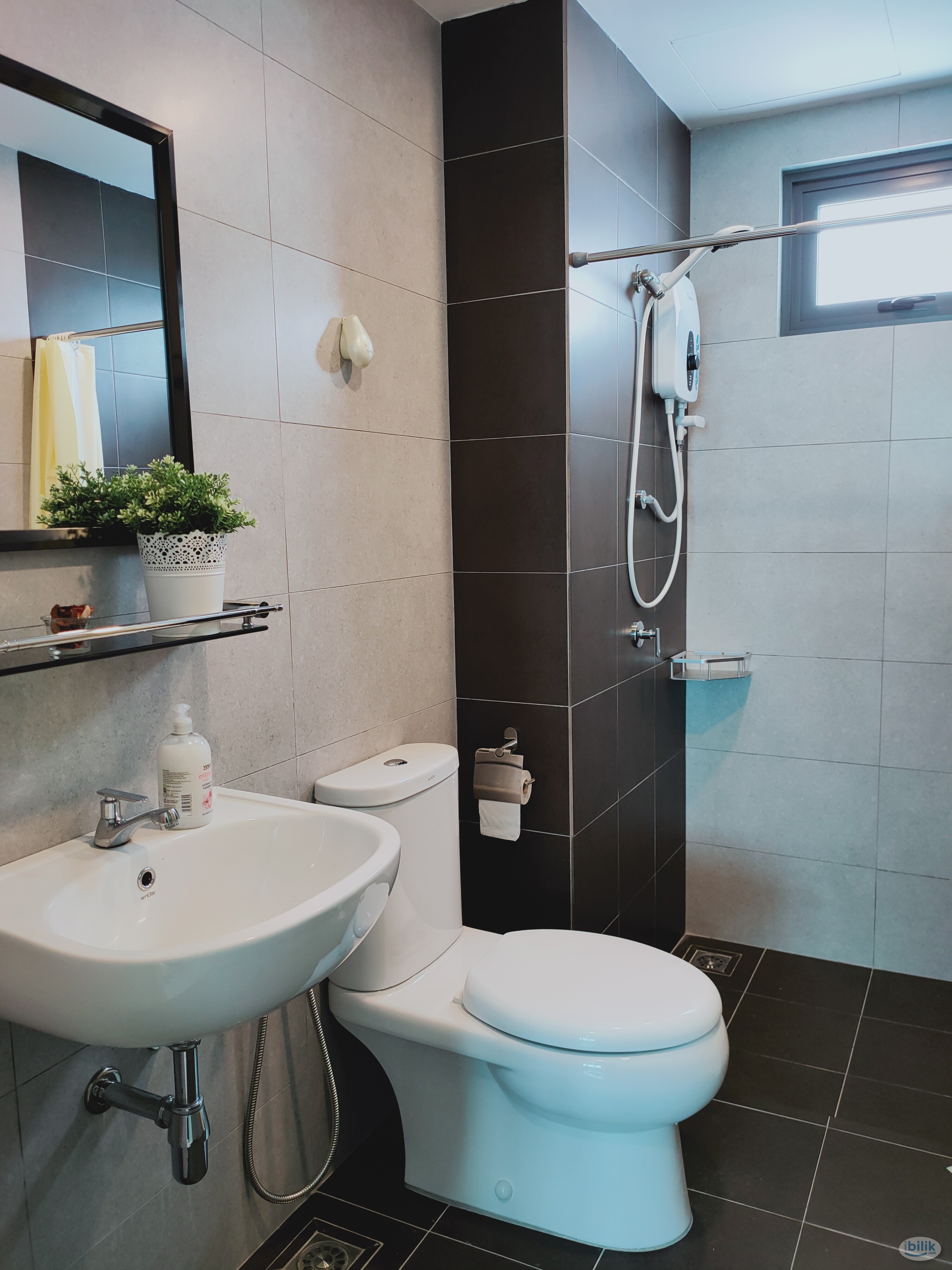 Looking for Female Tenant !!! Middle Room with Balcony at Meritus Residences, Seberang Perai, Penang - Image 3