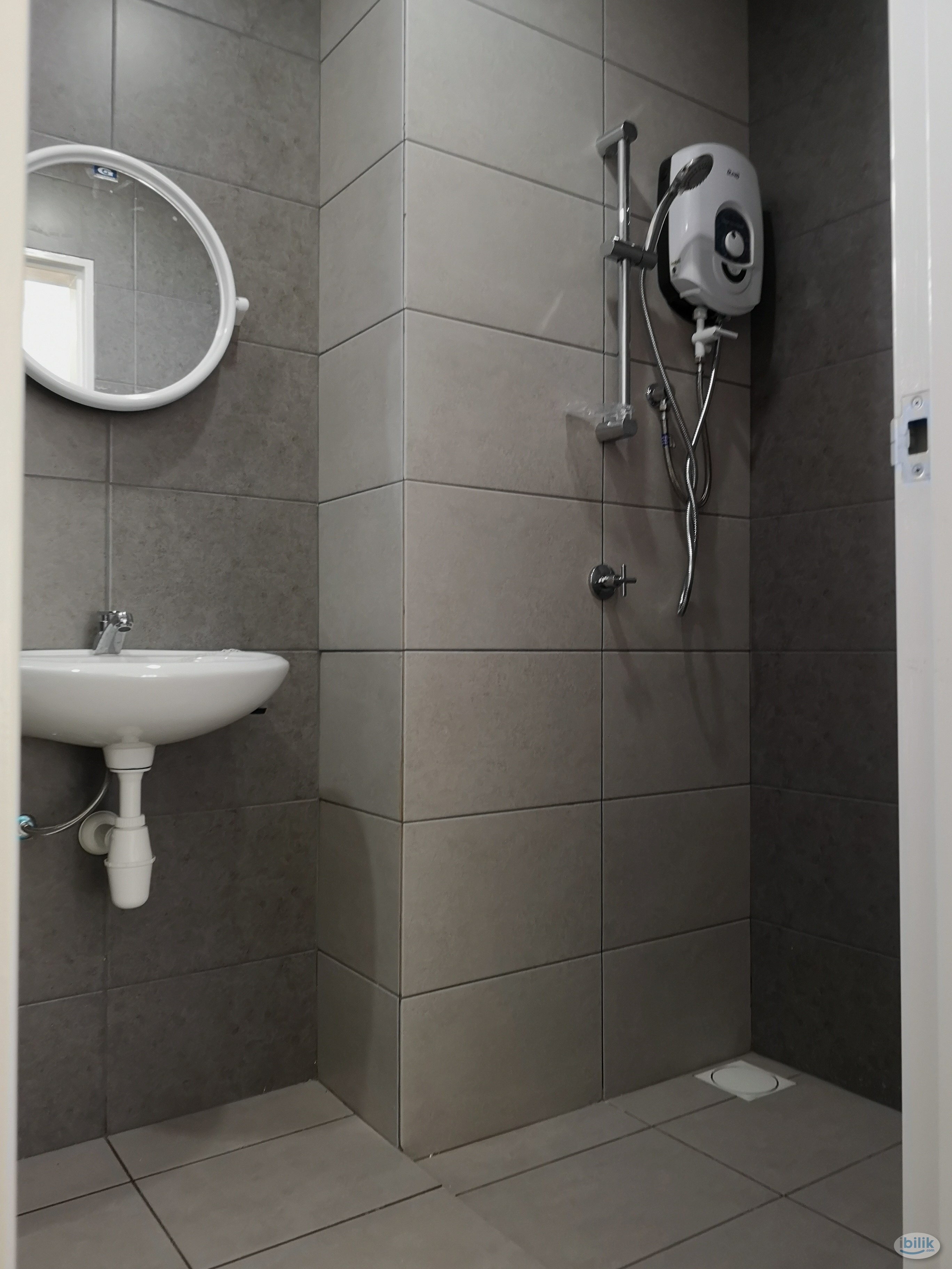 F.Furnished Master Room at Casa Green @ Bukit Jalil (Walking distance to LRT Muhibah Station) - Image 4
