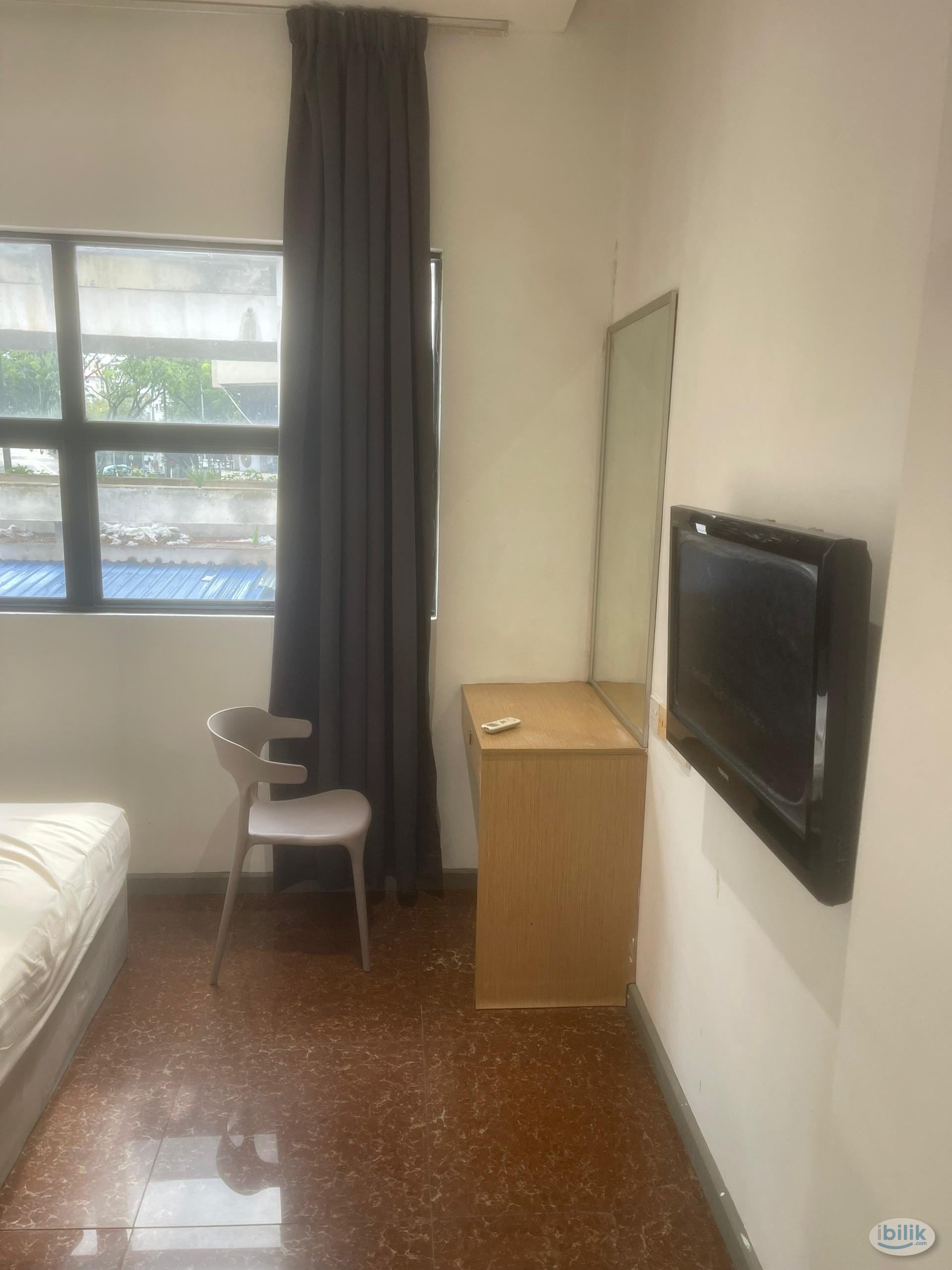 Middle Room at Taman Shamelin Perkasa, Cheras - Image 2