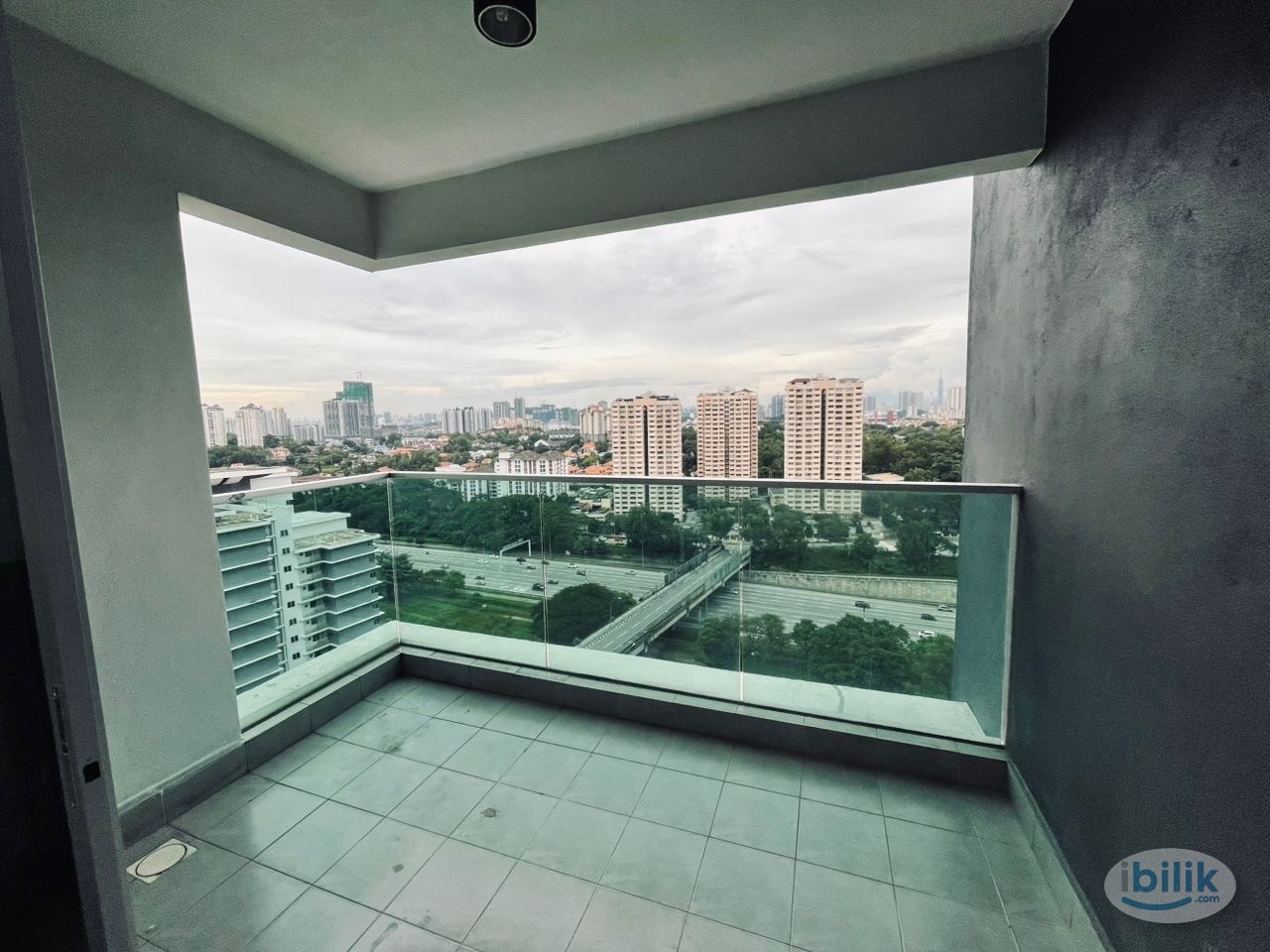Middle Room at Kiara Residence 2, Bukit Jalil - Image 2
