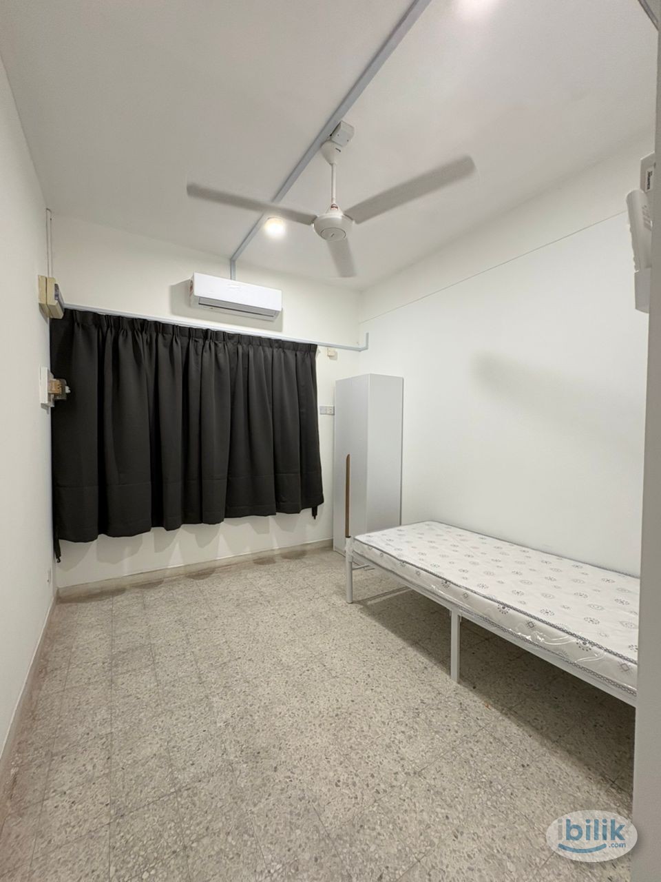 FEMALE UNIT LIMITED ROOM🤭🎈Middle Room With Windows & Fully Furnished & Utilities🏡Zero Deposit Welcoming🌟Near Um🔥 - Image 1