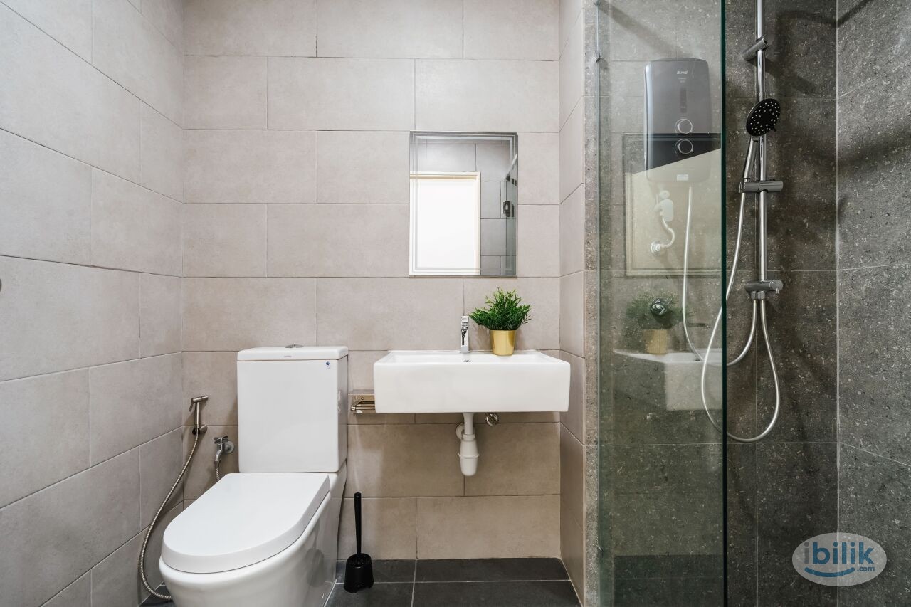 Single Room at MRT Taman Equine, Seri Kembangan - Image 5