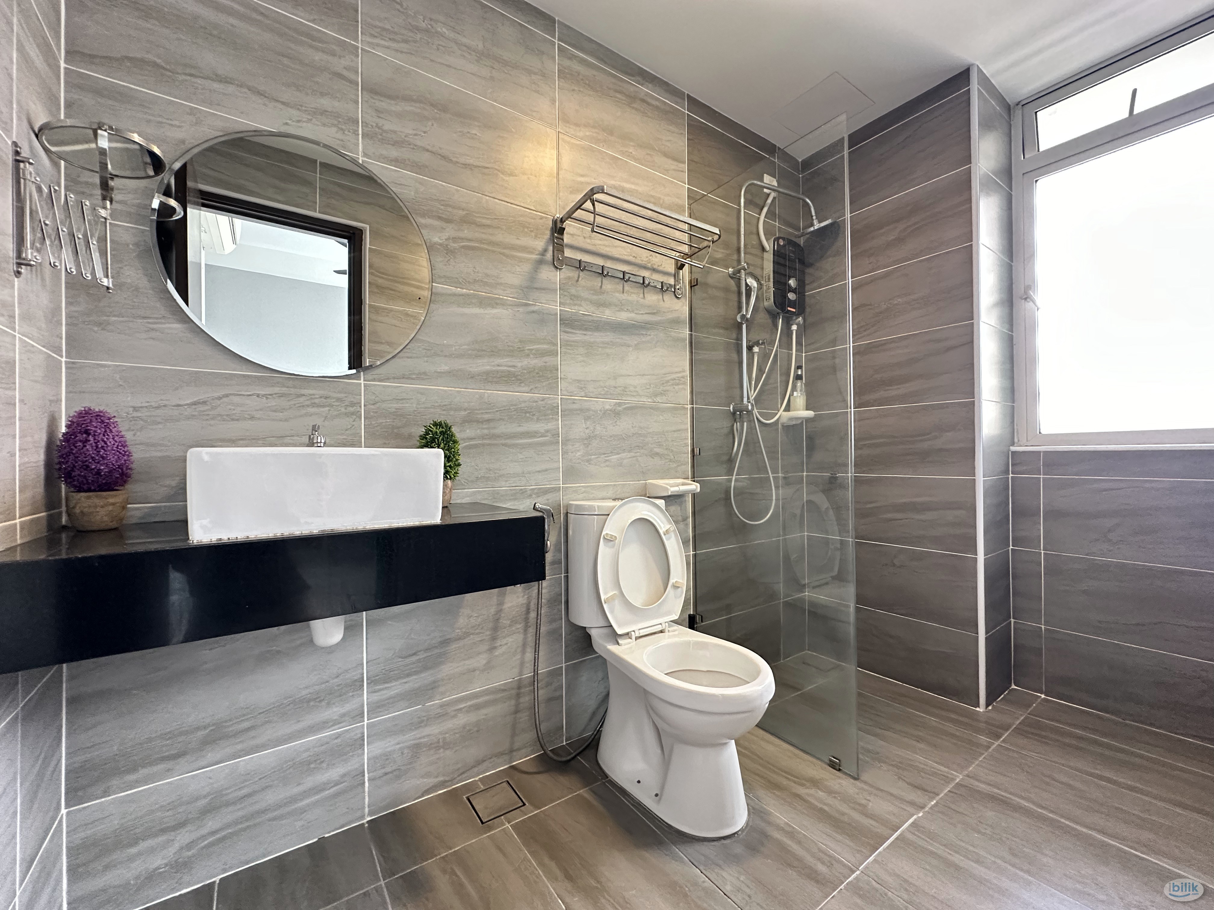 🍀Taman Daya Condo Fully Furnished Master Room with Private Bathroom for Rent🍀 - Image 3