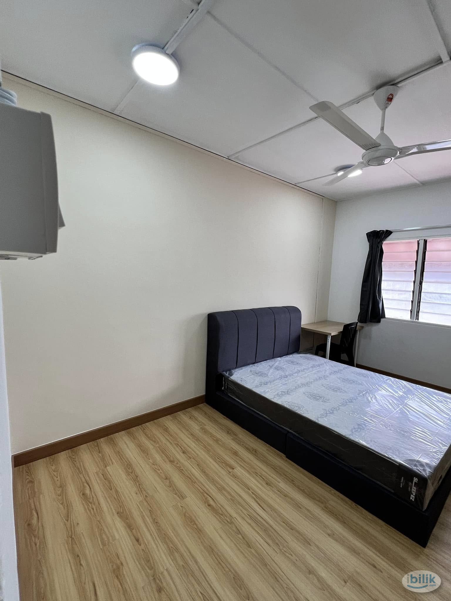 🚄3 min walk LRT TAMAN PARAMOUNT Balcony Middle Room - Image 3