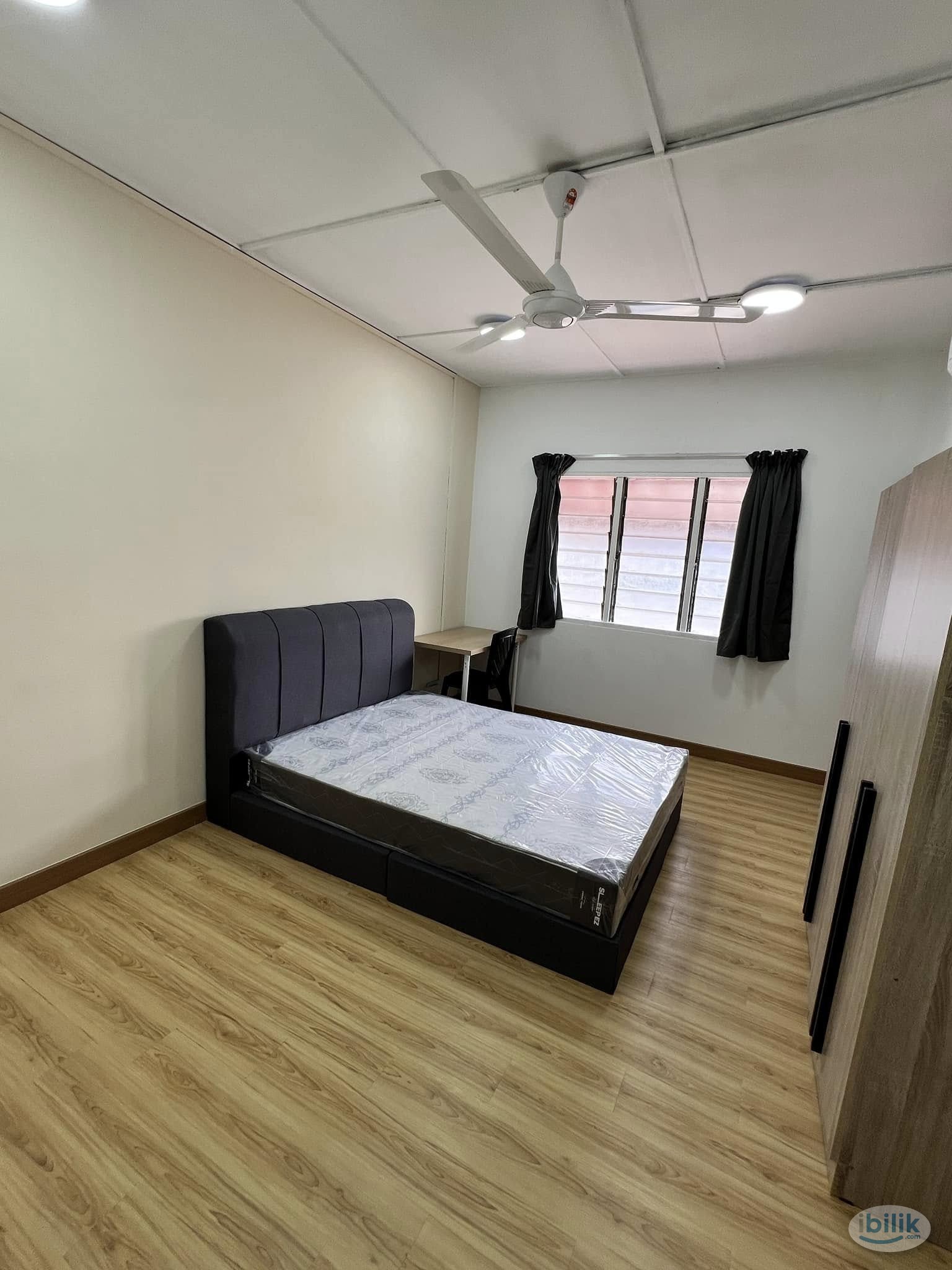 🚄3 min walk LRT TAMAN PARAMOUNT Balcony Middle Room - Image 1