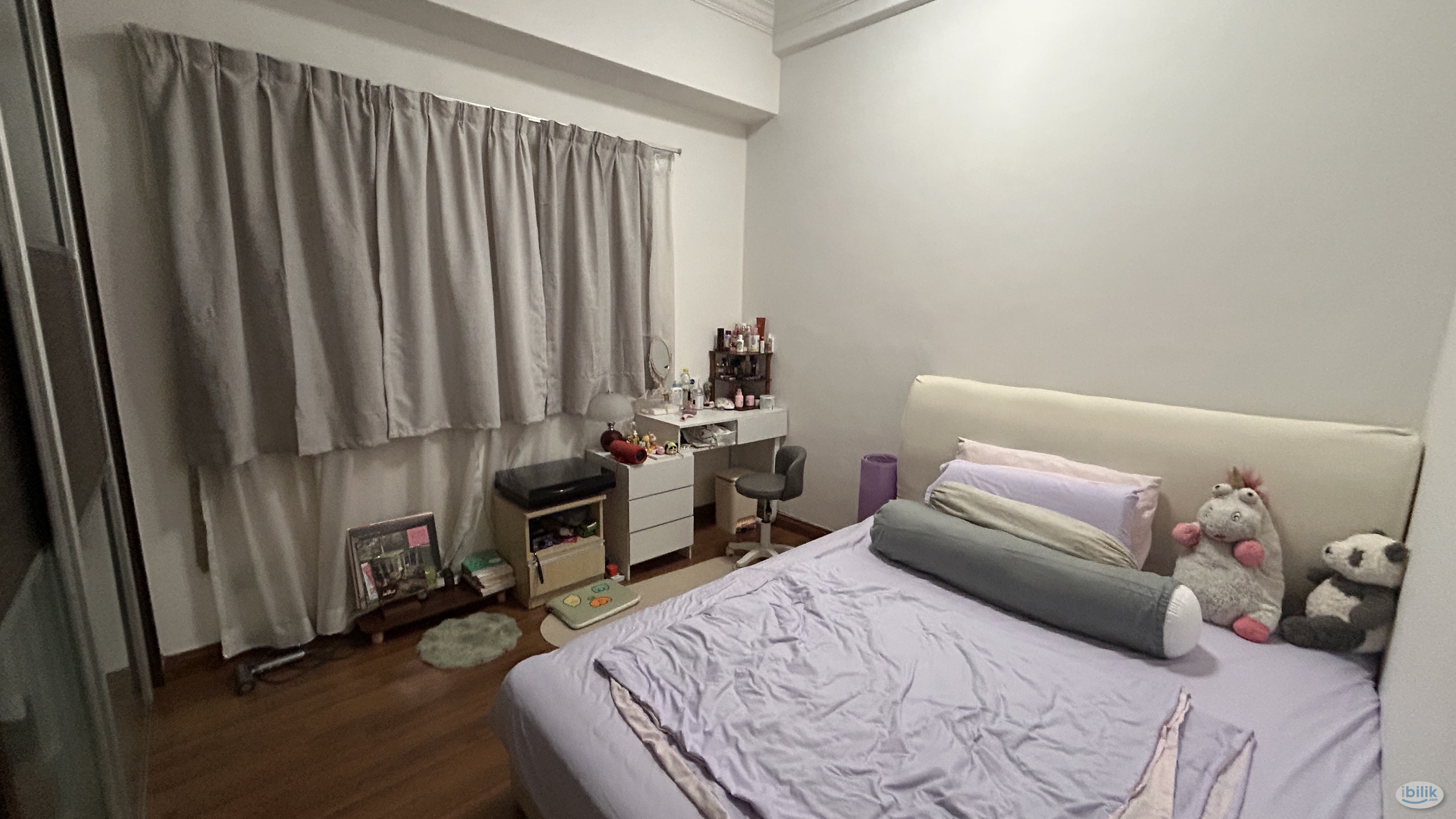 Middle room for rent | Female only - Image 1