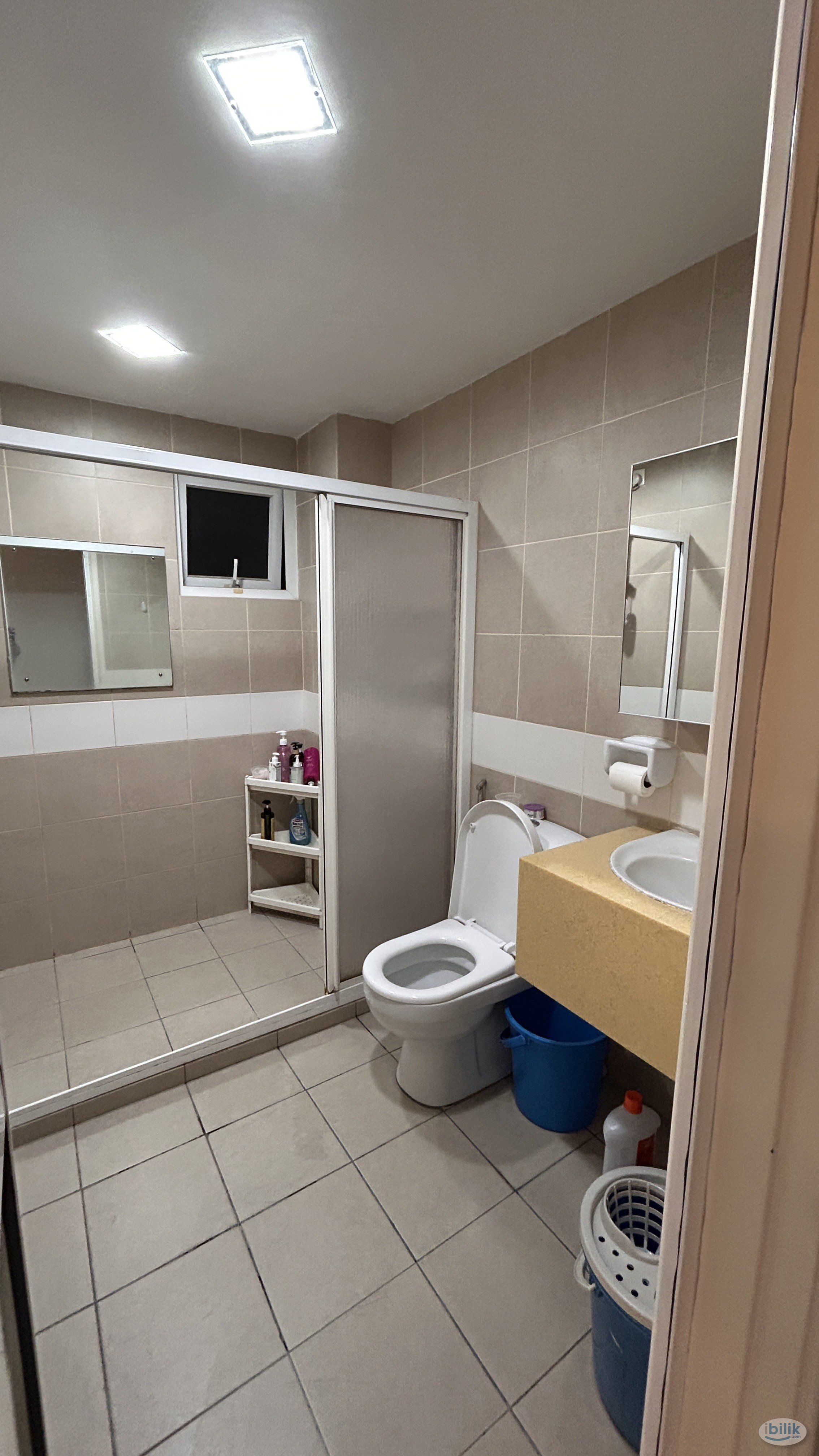 Middle room for rent | Female only - Image 2