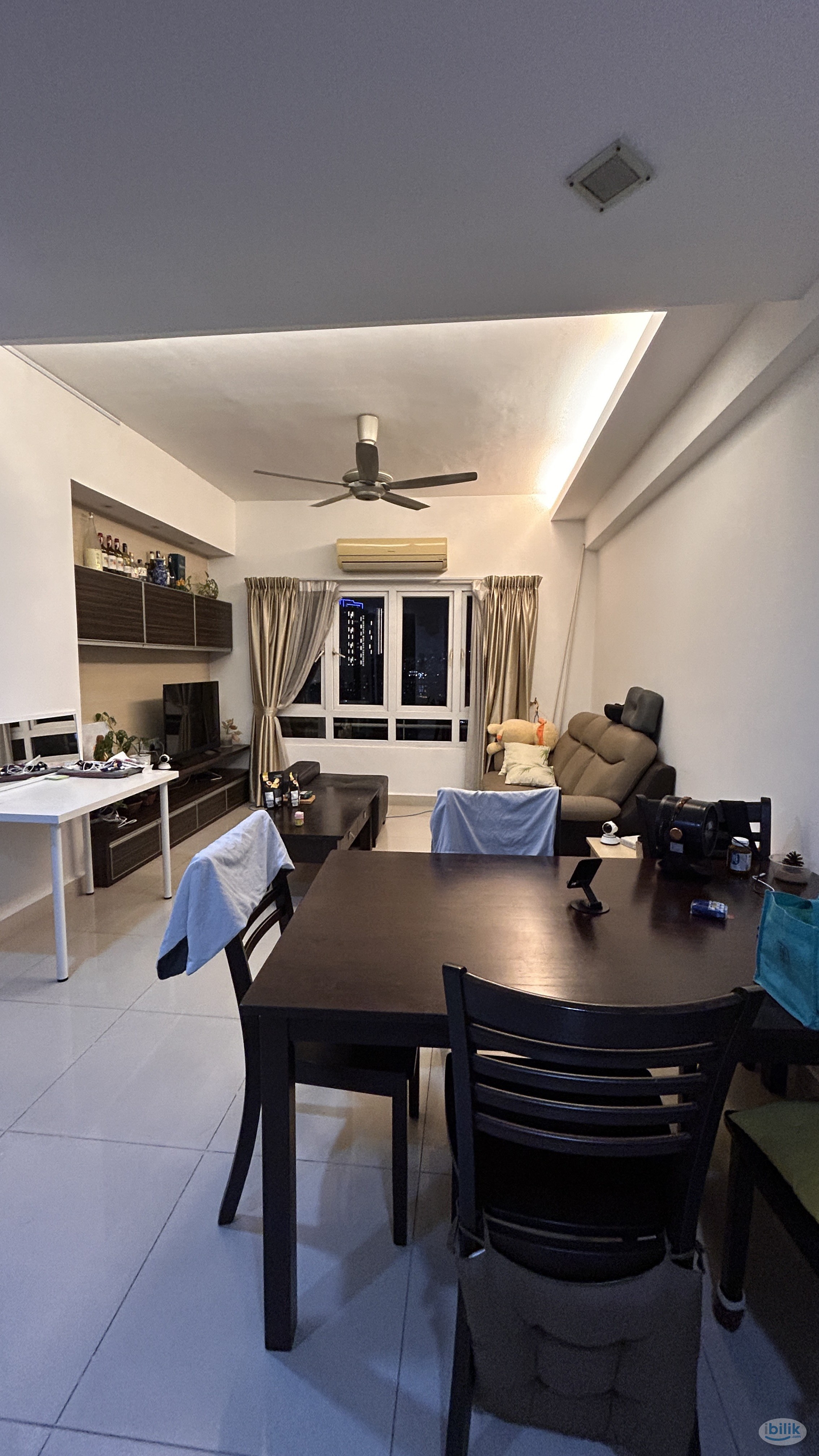Middle room for rent | Female only - Image 3