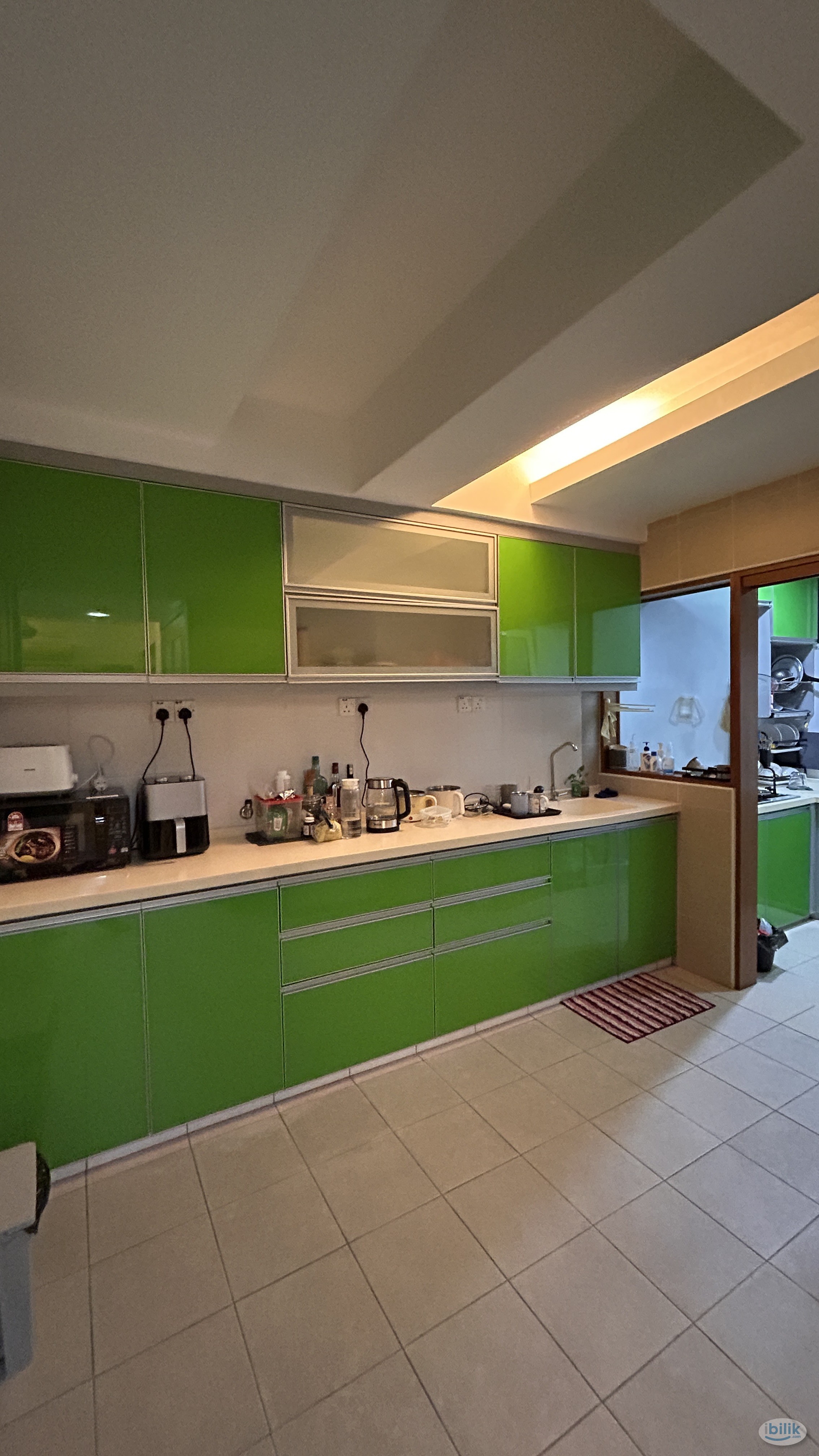 Middle room for rent | Female only - Image 4