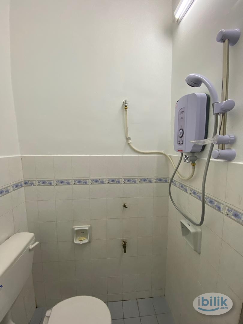 Fully Furnished with WiFi, AC, Cleaning Service Master Room at Pusat Bandar Puchong, Puchong - Image 3