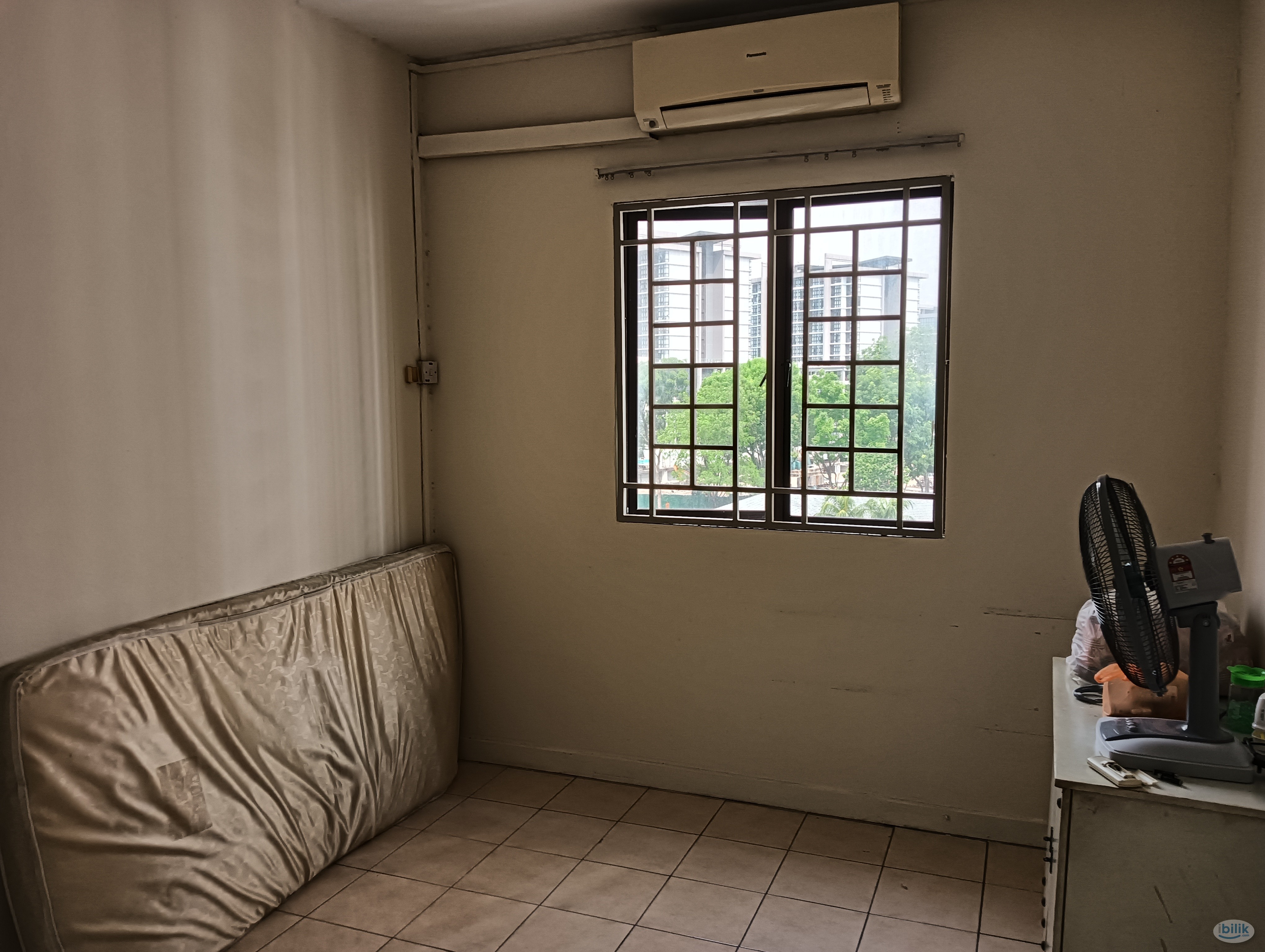Middle room for rent at Bayu Tasik 2 Condo - Image 3