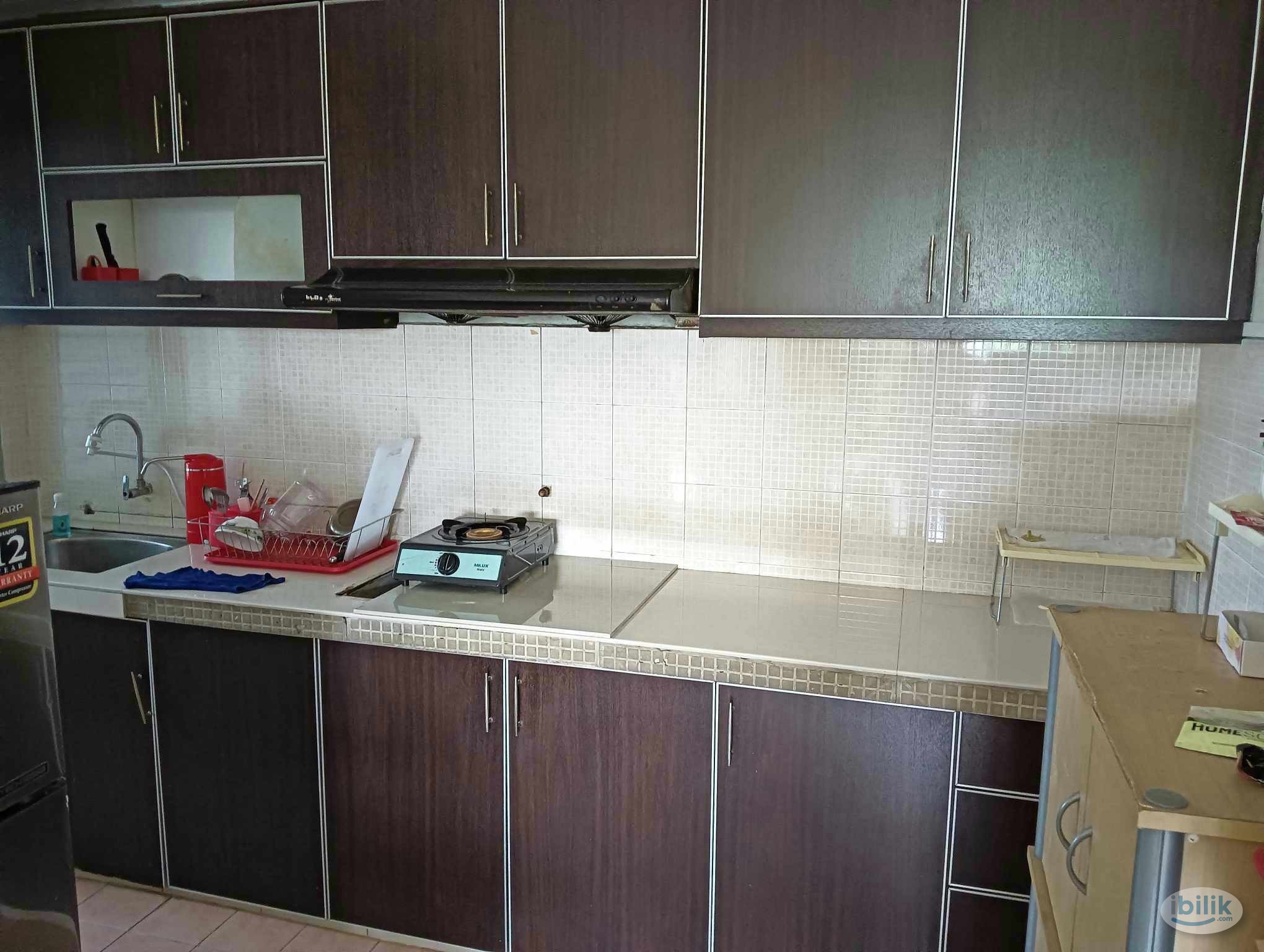 Middle room for rent at Bayu Tasik 2 Condo - Image 4
