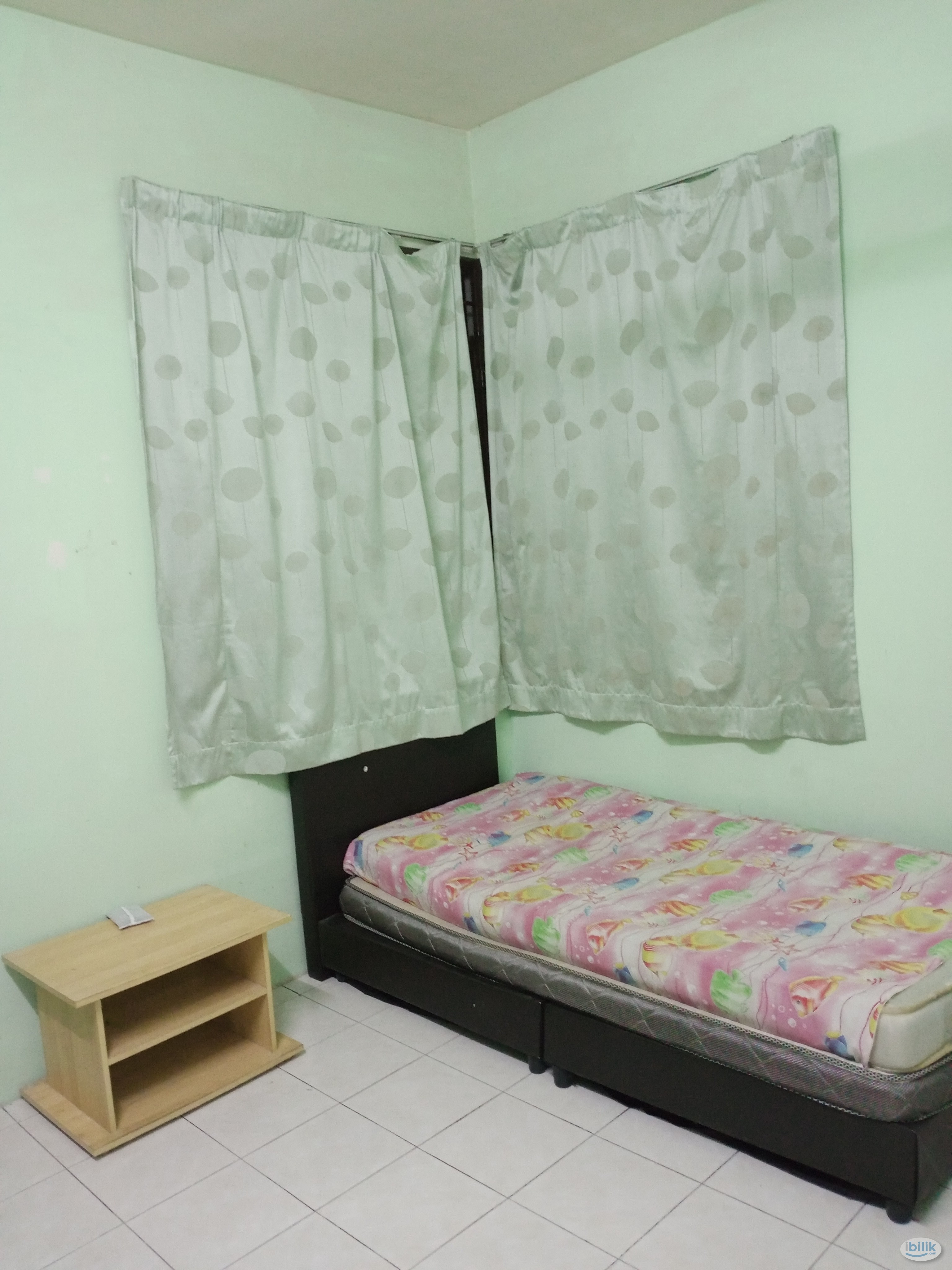 middle room for rent - Image 2