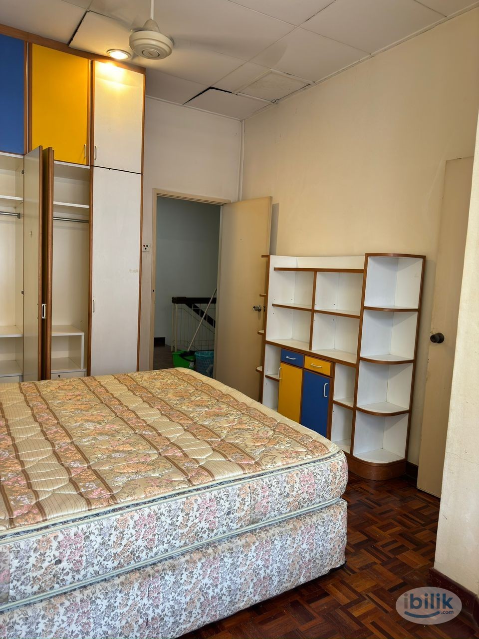 Middle Room at Bandar Utama, Petaling Jaya - Image 1