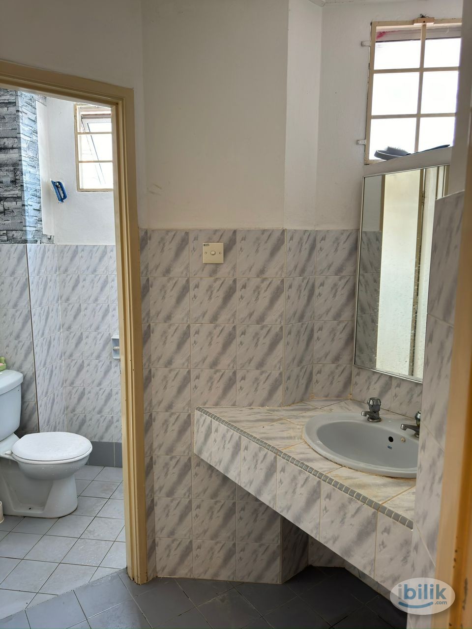 Middle Room at Bandar Utama, Petaling Jaya - Image 4