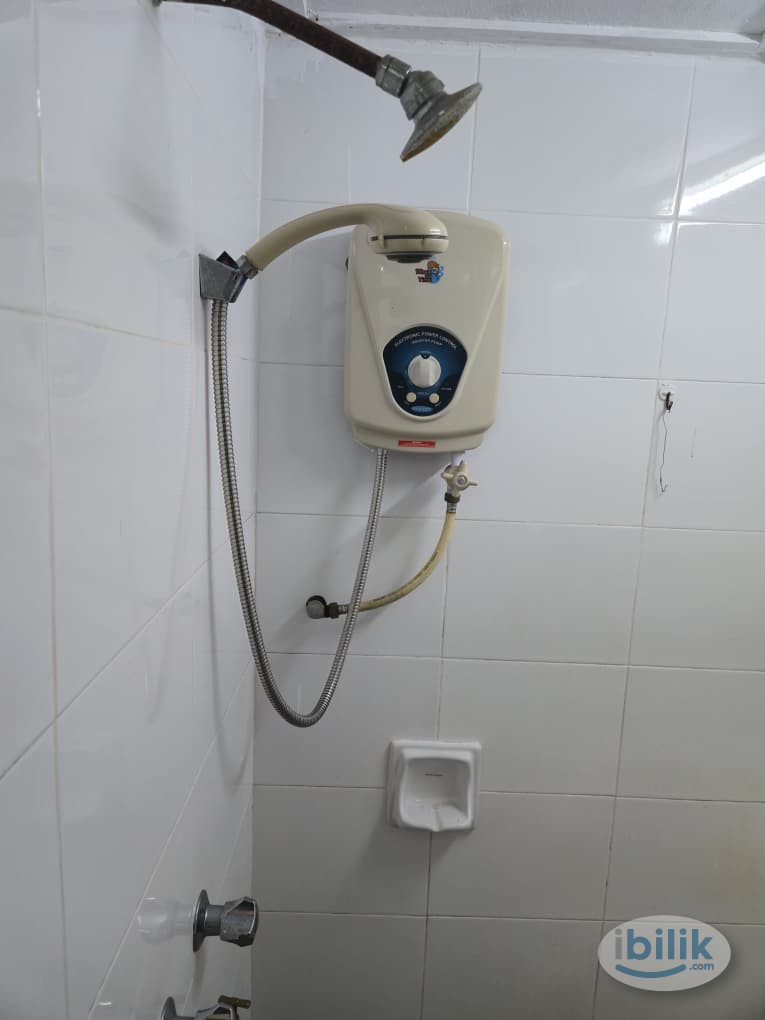 Master Room at Iris Apartment, Taman Desa - Image 5