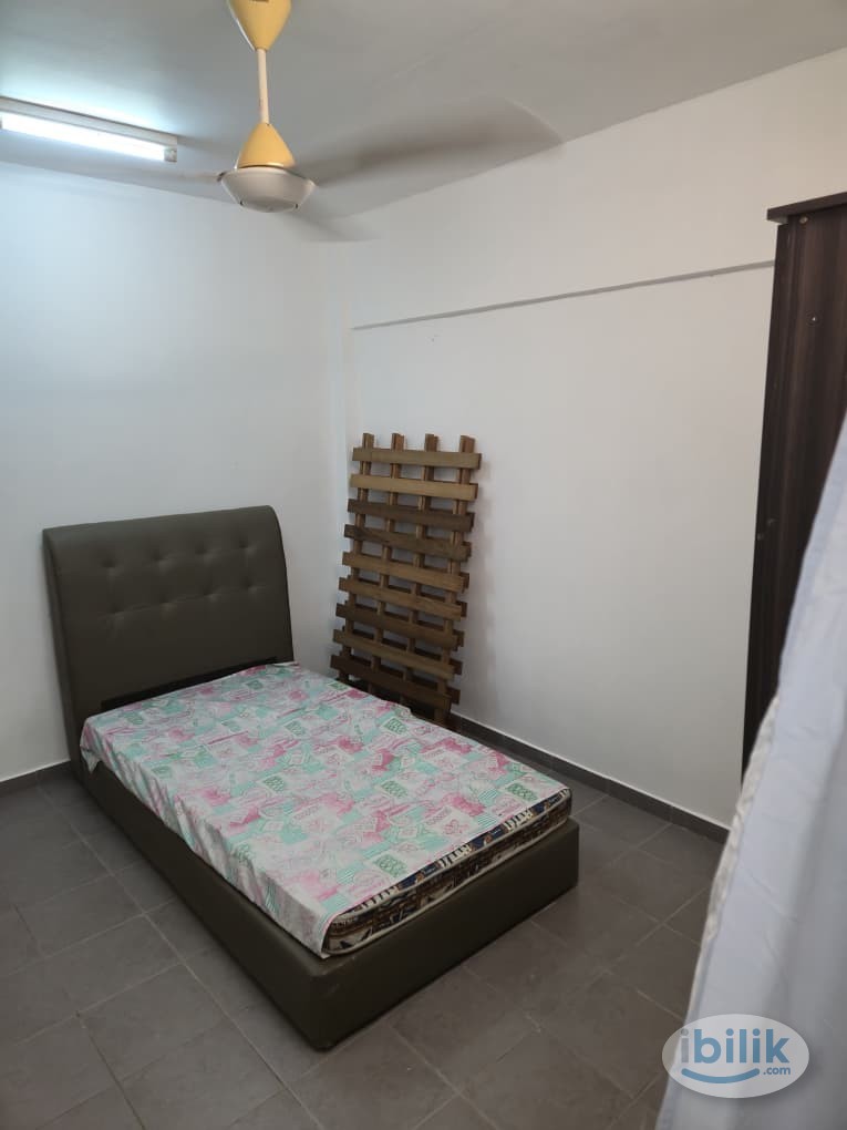 Master Room at Iris Apartment, Taman Desa - Image 2