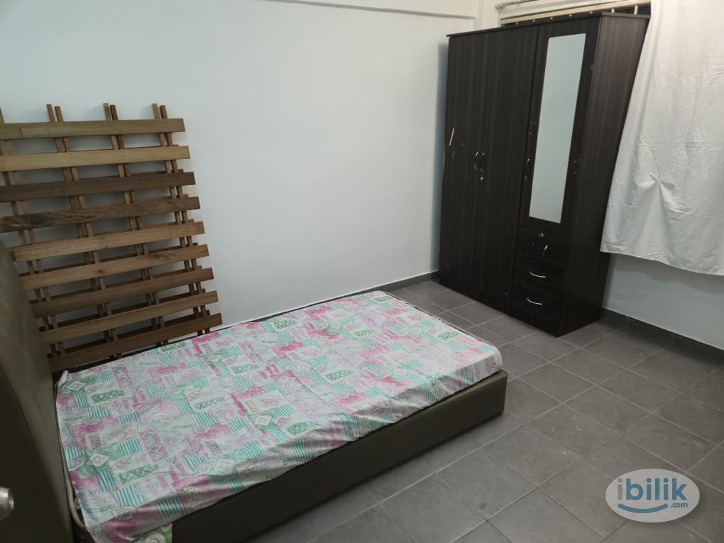 Master Room at Iris Apartment, Taman Desa - Image 1