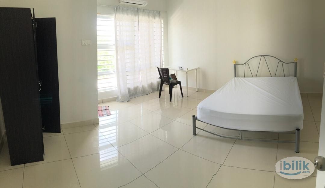 Master Room (Private Bathroom) at Bandar Botanic, Klang - Image 1