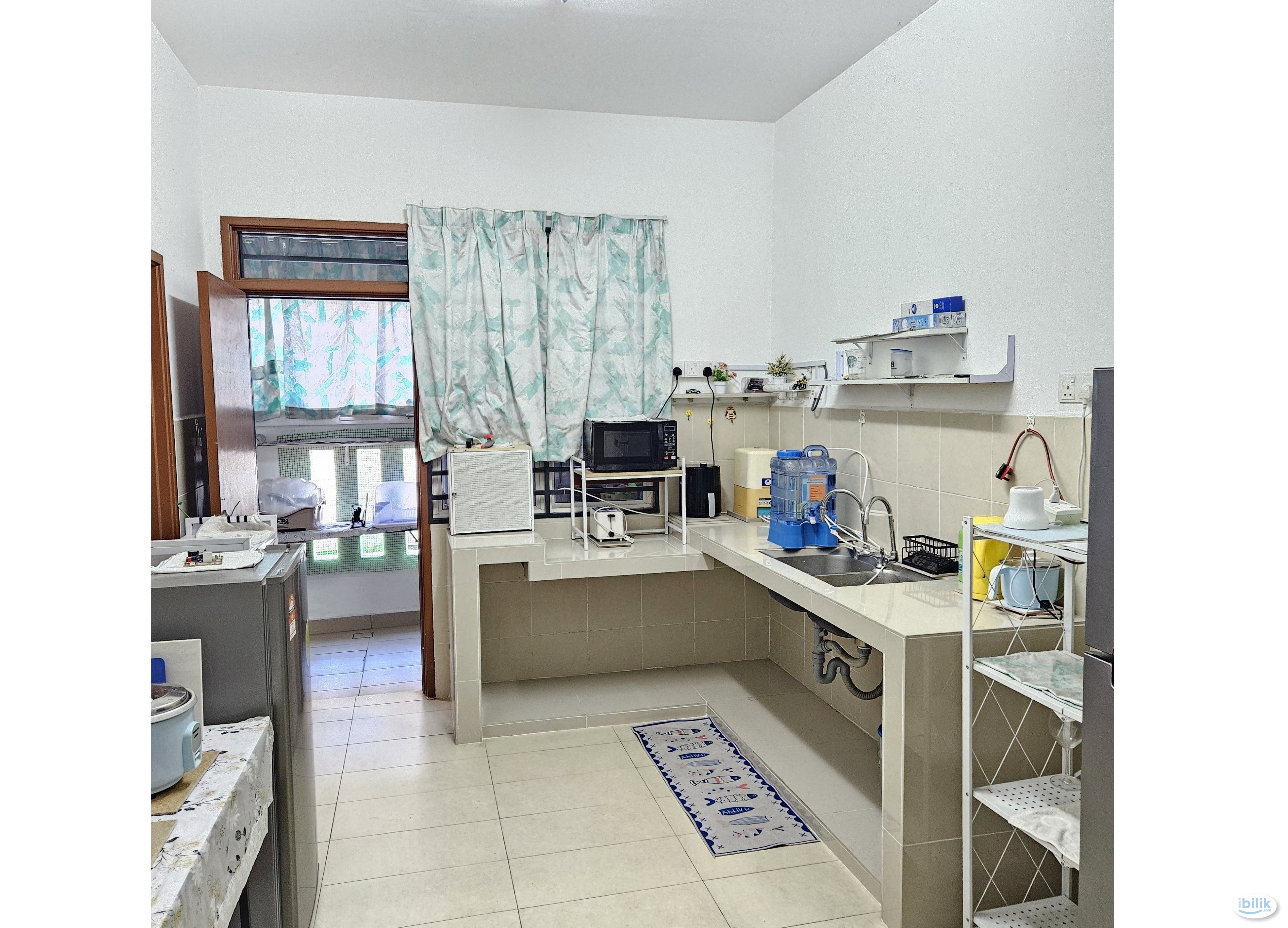 Middle Room with attached bathroom at Taman Kinrara, Puchong - Image 4