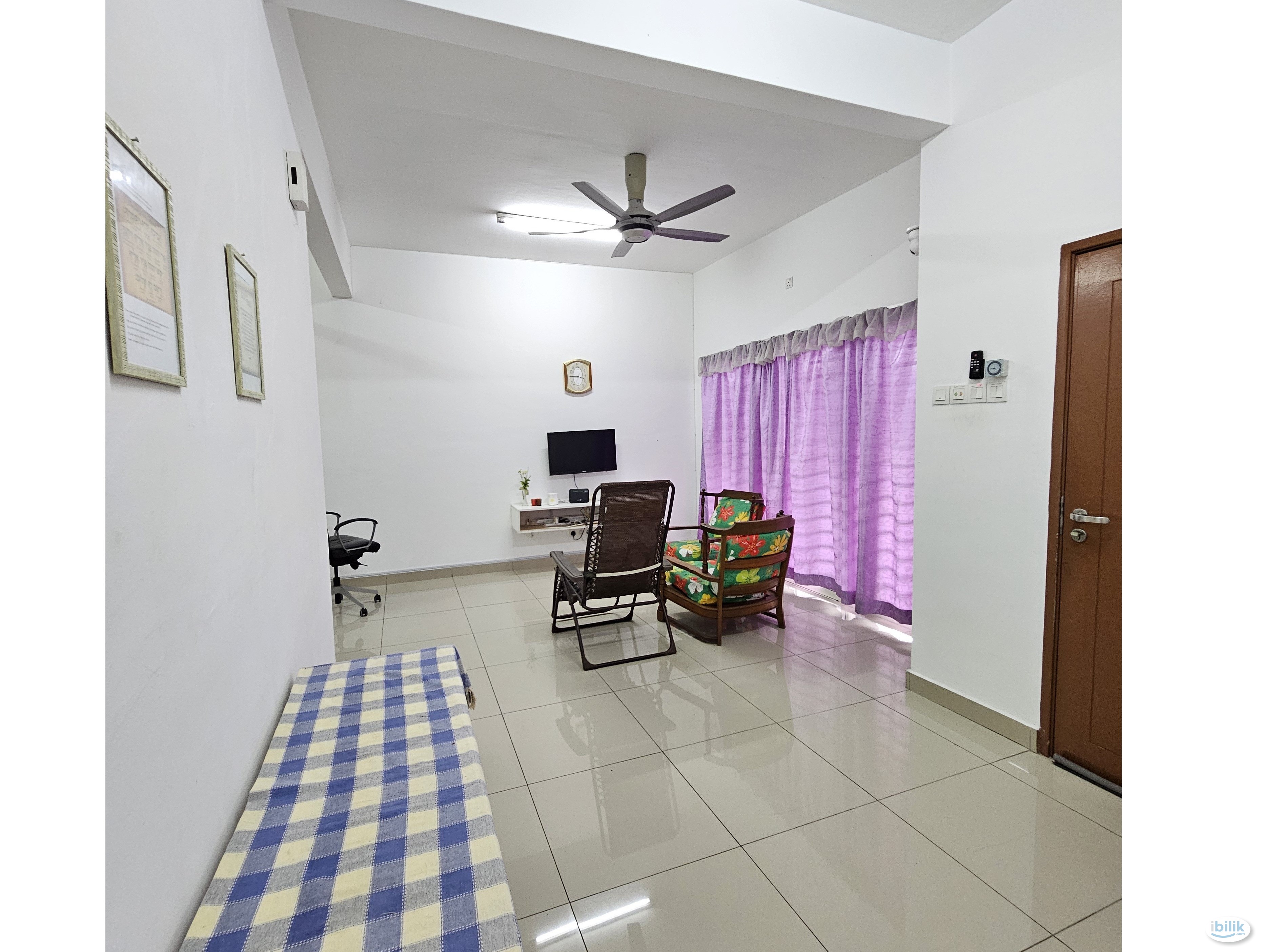 Middle Room with attached bathroom at Taman Kinrara, Puchong - Image 2