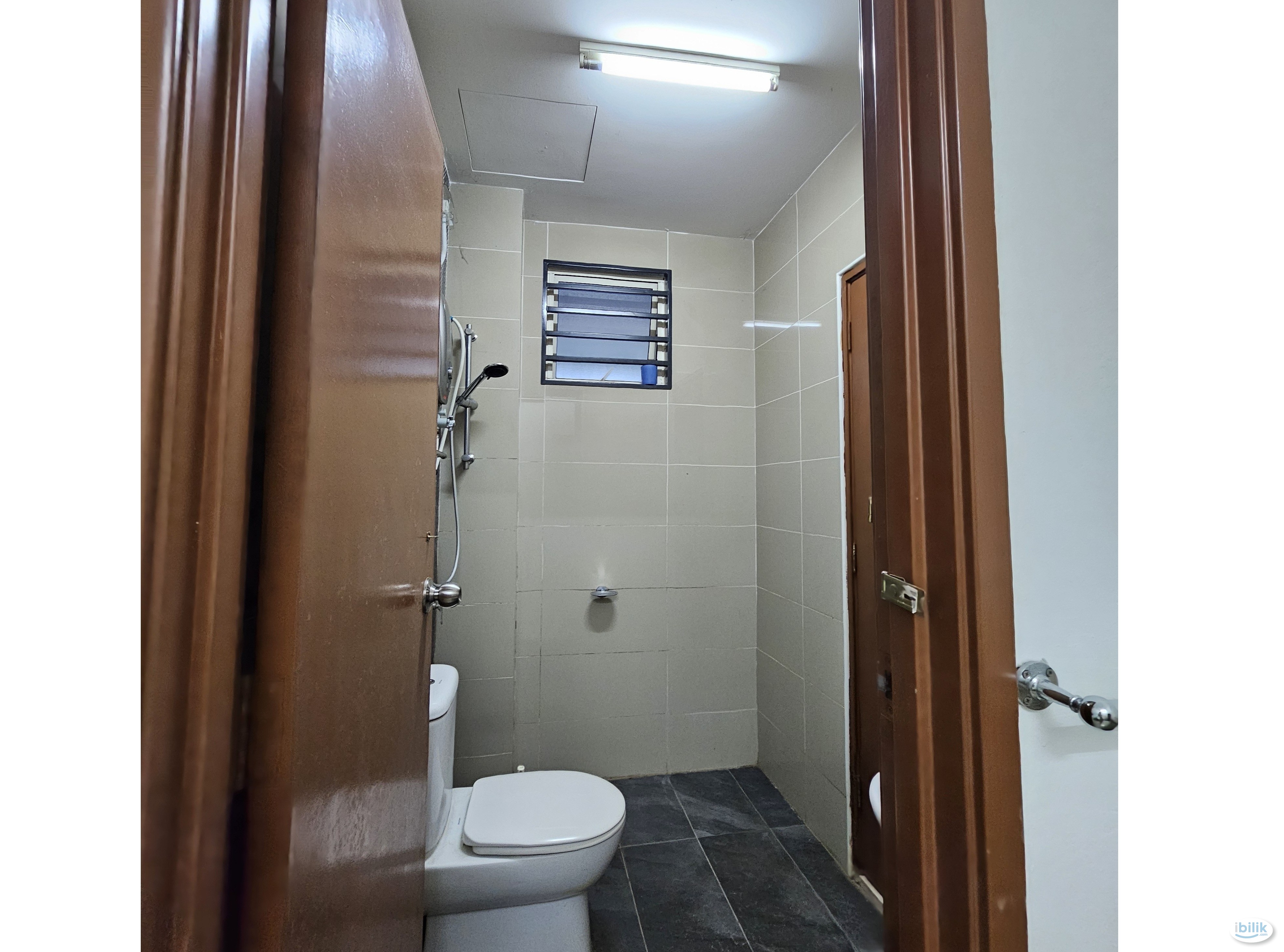 Middle Room with attached bathroom at Taman Kinrara, Puchong - Image 3