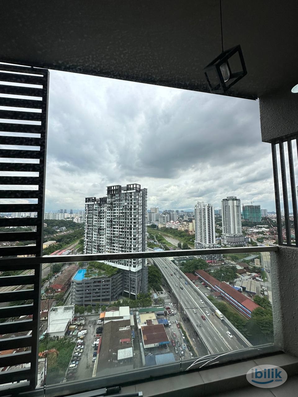 Premium Middle Balcony Room with FREE Wifi @ Old Klang Road - Image 2