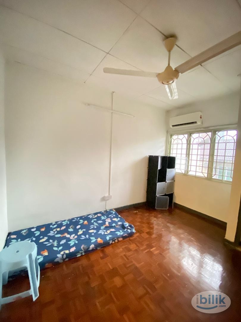 Single Room at SS24 Petaling Jaya with Attached Bathroom - Image 2