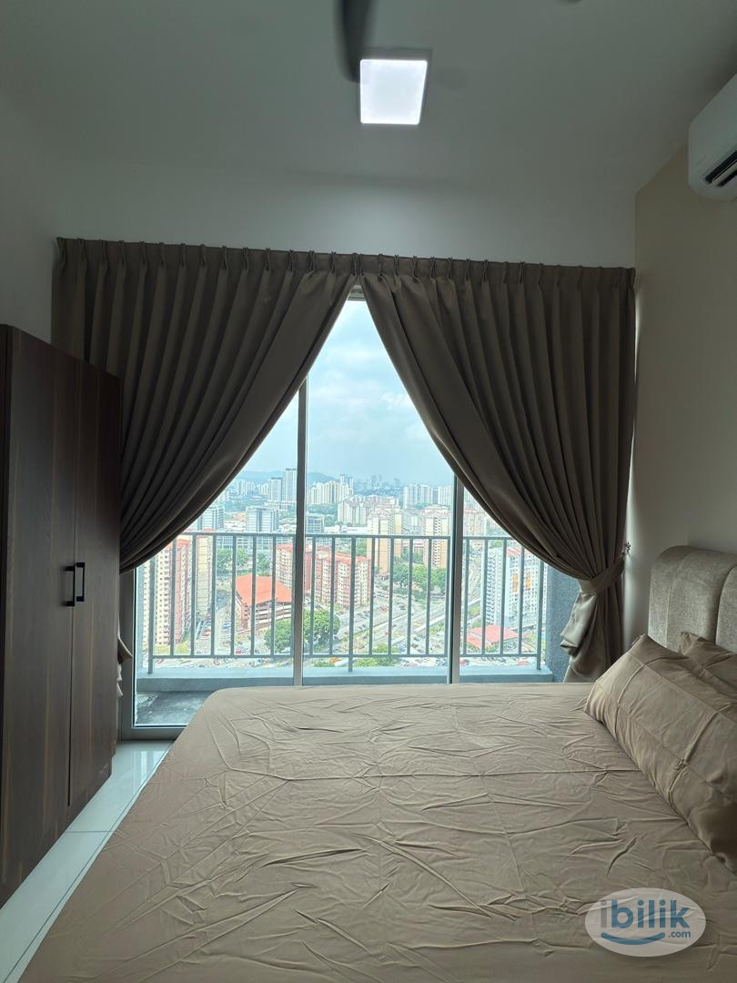 Middle Room at Residensi Amansuri Bandar Sri Permaisuri, Cheras - Image 1