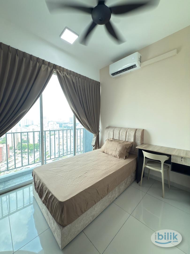 Middle Room at Residensi Amansuri Bandar Sri Permaisuri, Cheras - Image 2