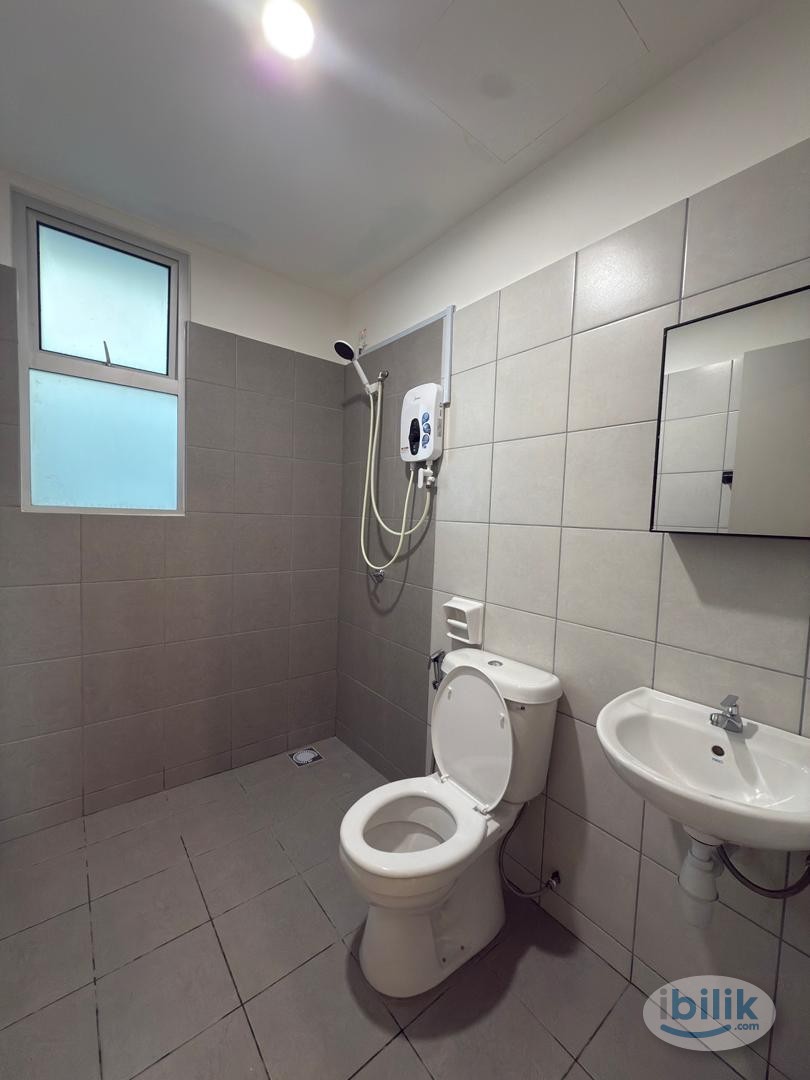 Middle Room at Residensi Amansuri Bandar Sri Permaisuri, Cheras - Image 5