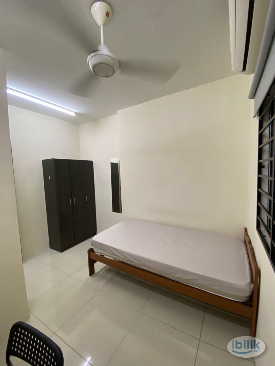Middle Room at SS24 Petaling Jaya, Walking Distance to Kelana Jaya LRT - Image 2